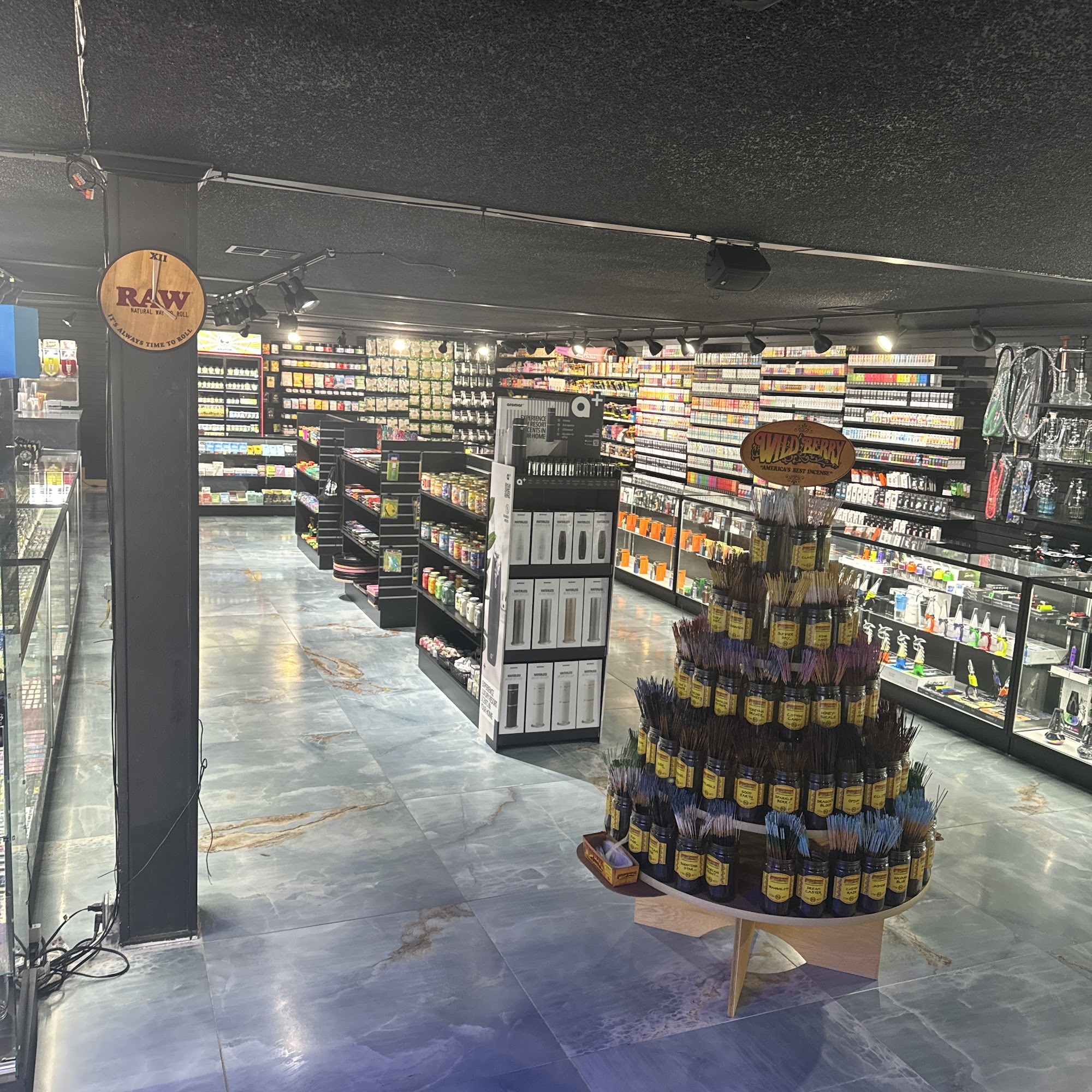 Cali’s Smoke Shop, Kratom Bar, CBD Dispensary & Cigar Lounge / RIVERVIEW