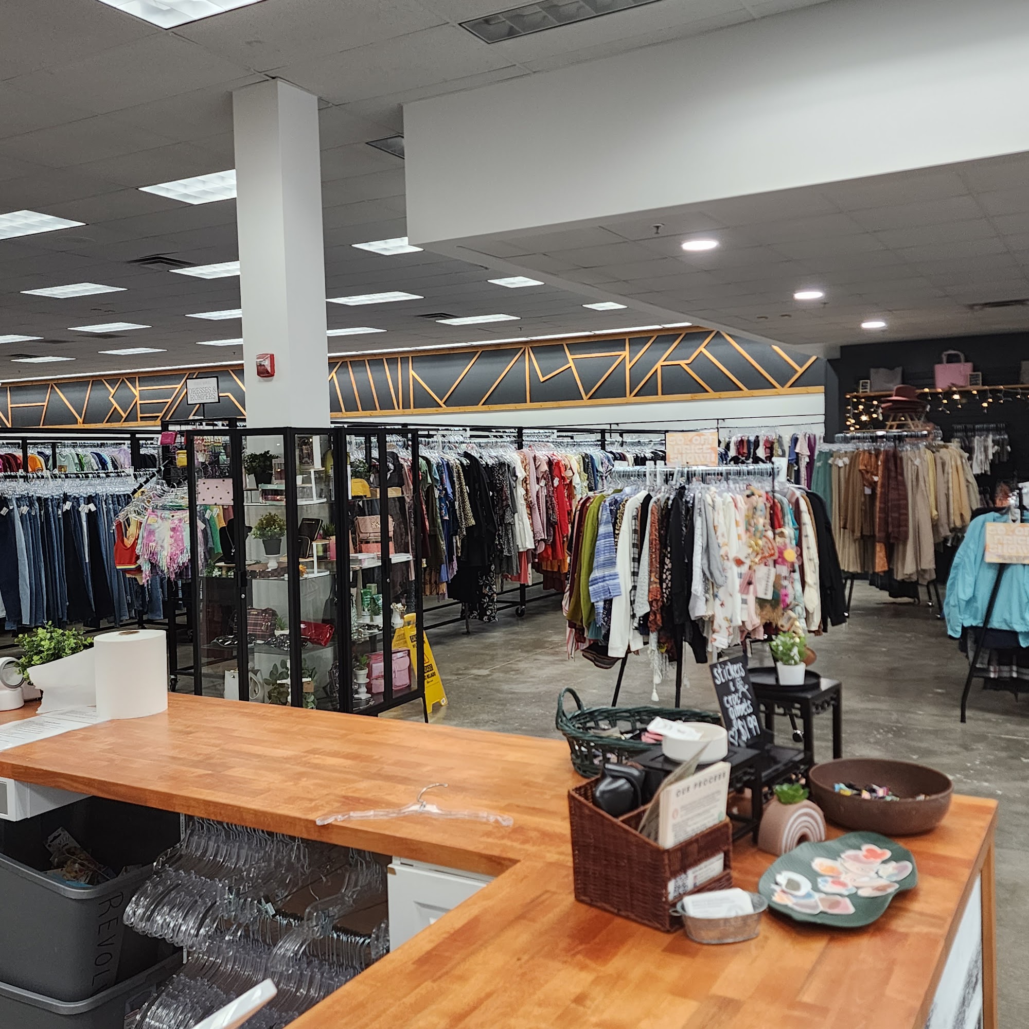 Revolve Reclaimed Clothing Exchange - Sanford Sanford