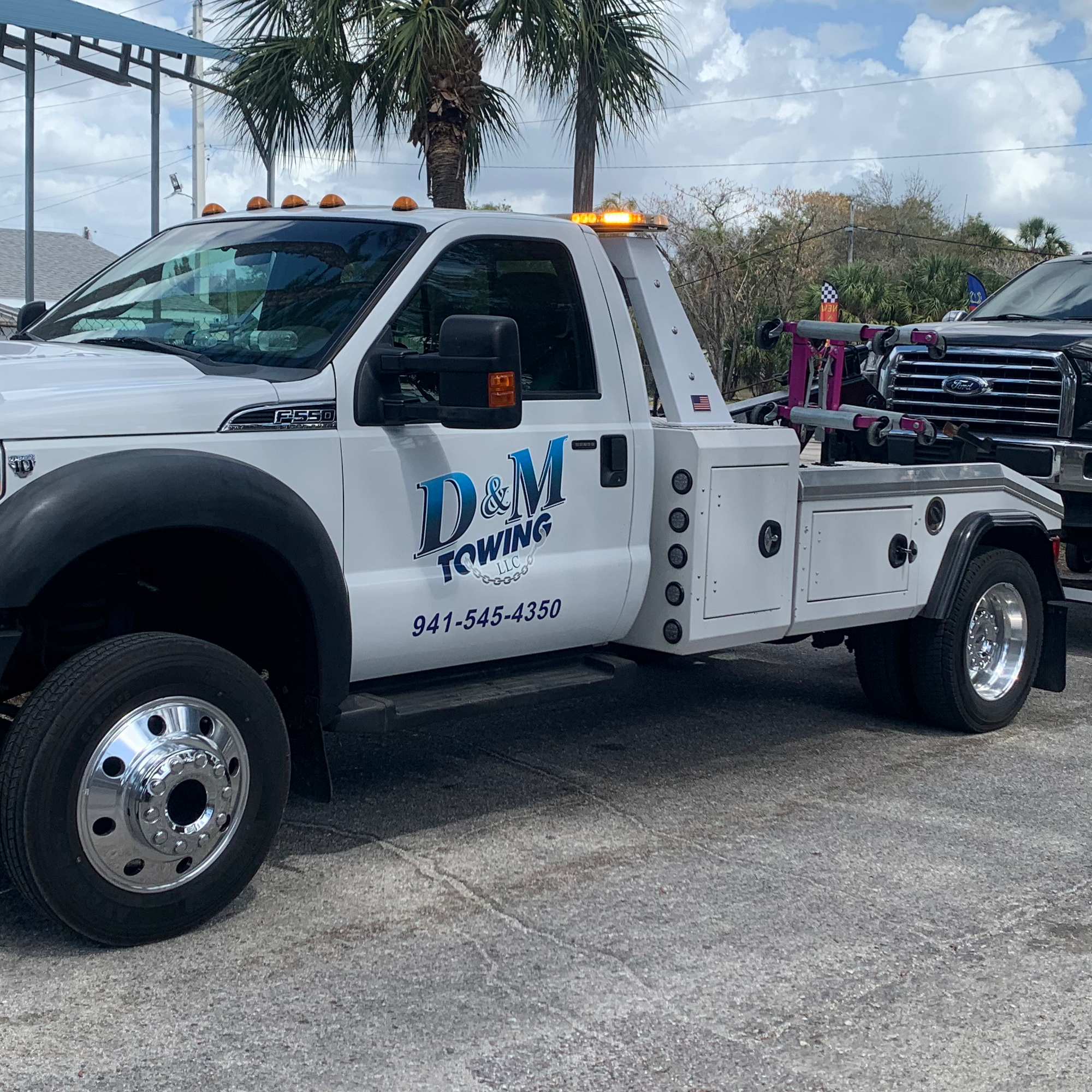 D & M Towing LLC Sarasota