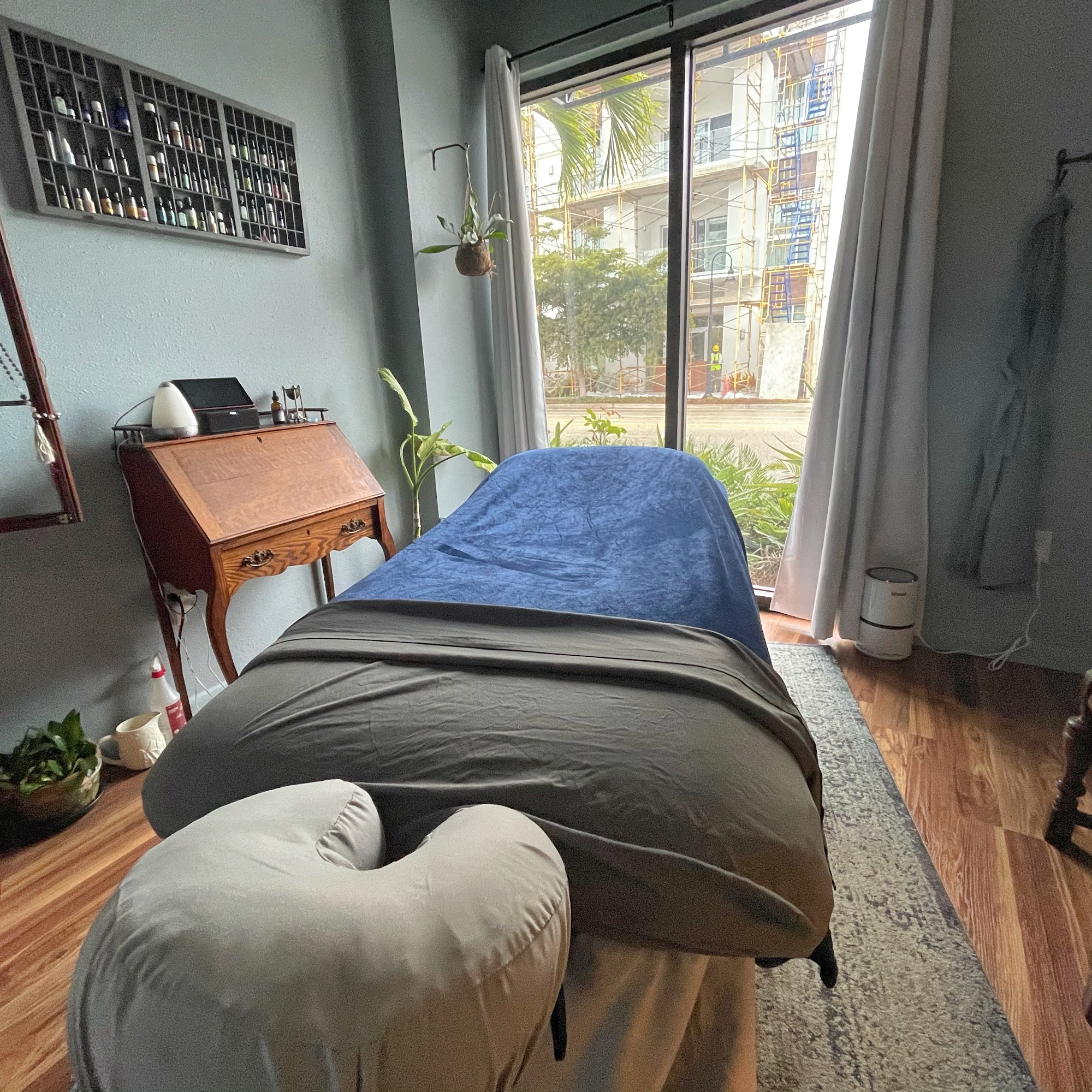 Unwind Massage & Wellness 630 S Orange Ave Suite 103, Sarasota Florida 34236