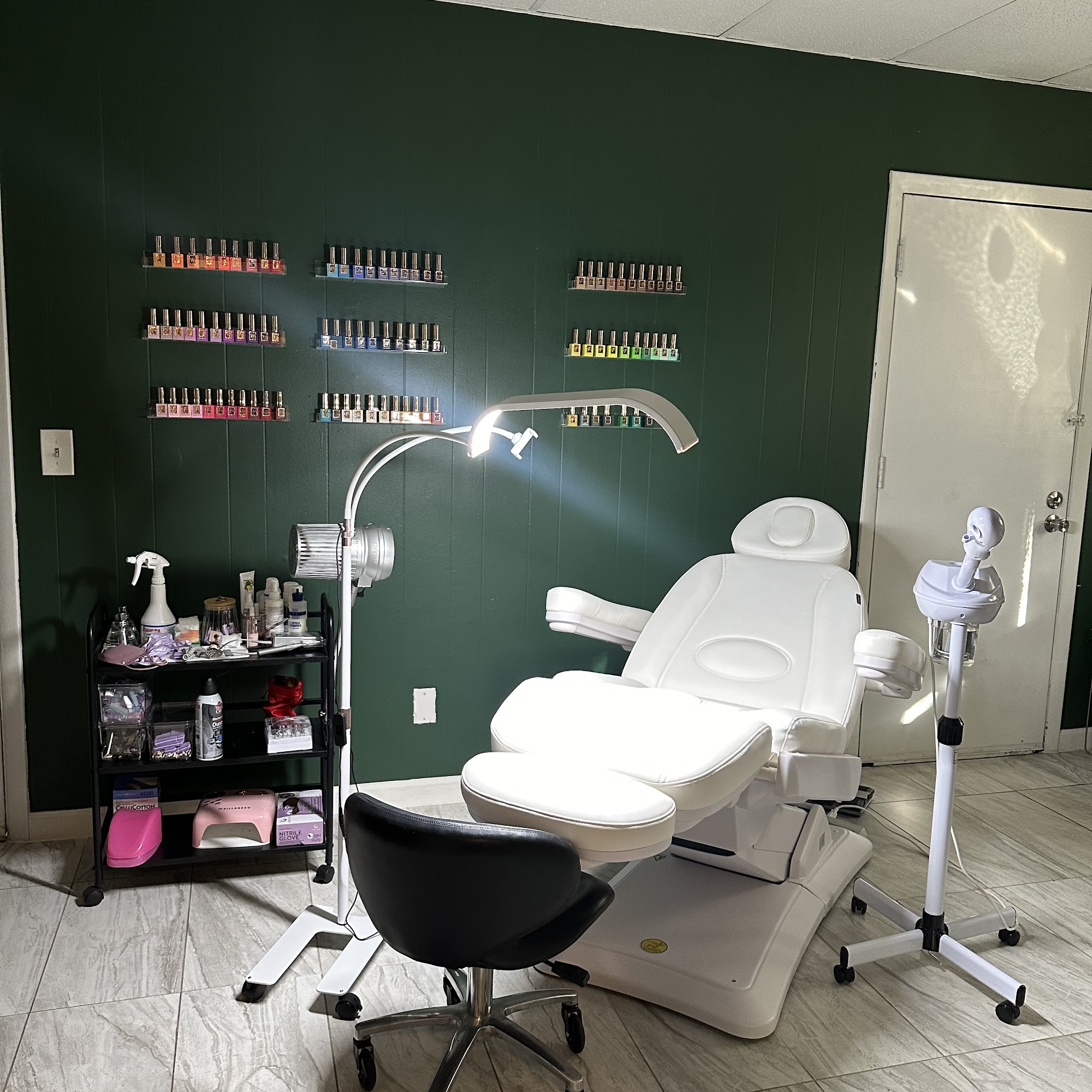 Dollhouse Collective Nails and Beauty LLC 129 W Call St, Starke Florida 32091