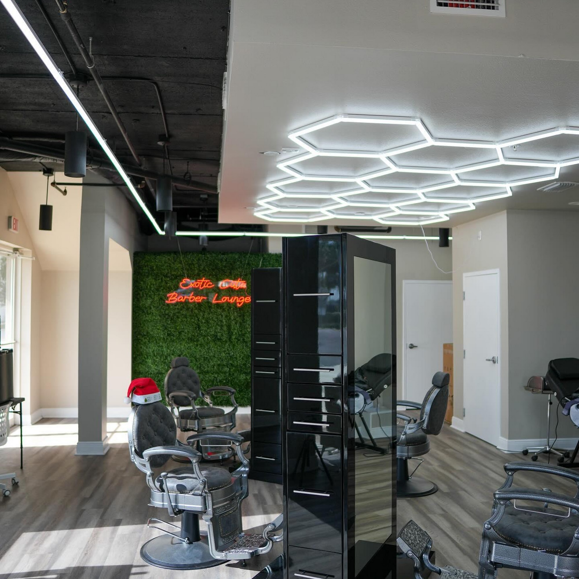 Exotic Cutz Channelside Barber spa