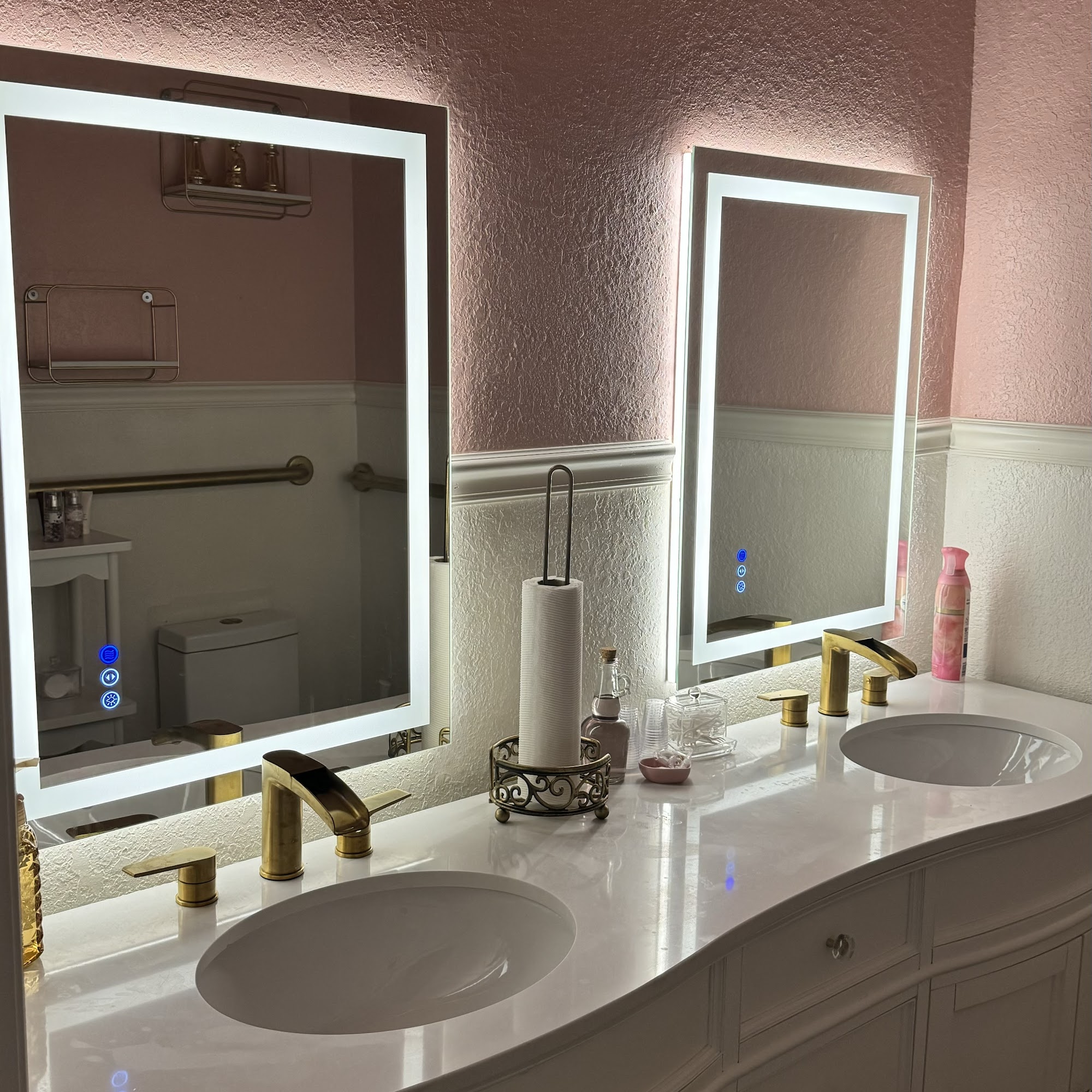 Lou Lou?s Nail & Beauty Bar 6840 N 50th St, Tampa, FL 33610