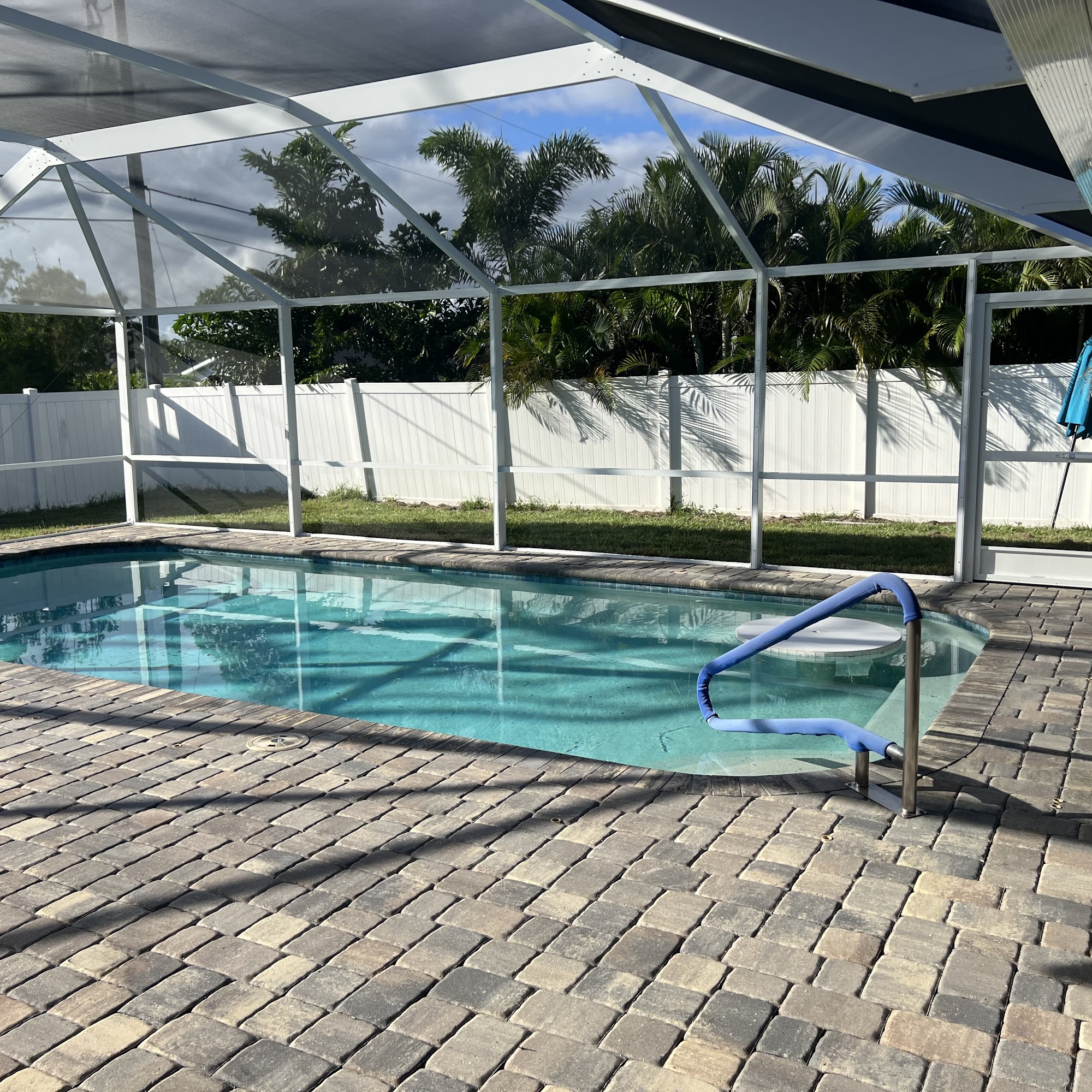 Aluminum Works Showcase Screen 139 James St, Venice Florida 34285