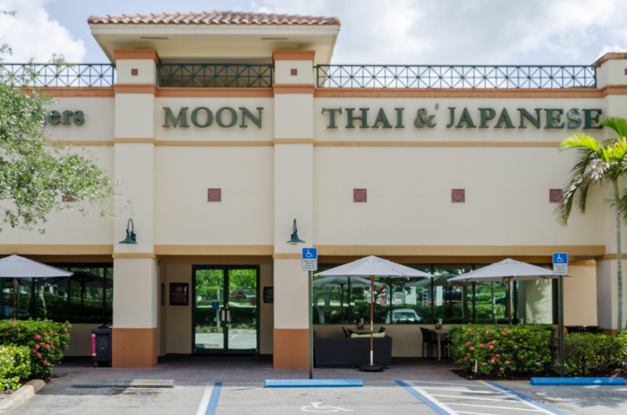 Moon Thai & Japanese Weston