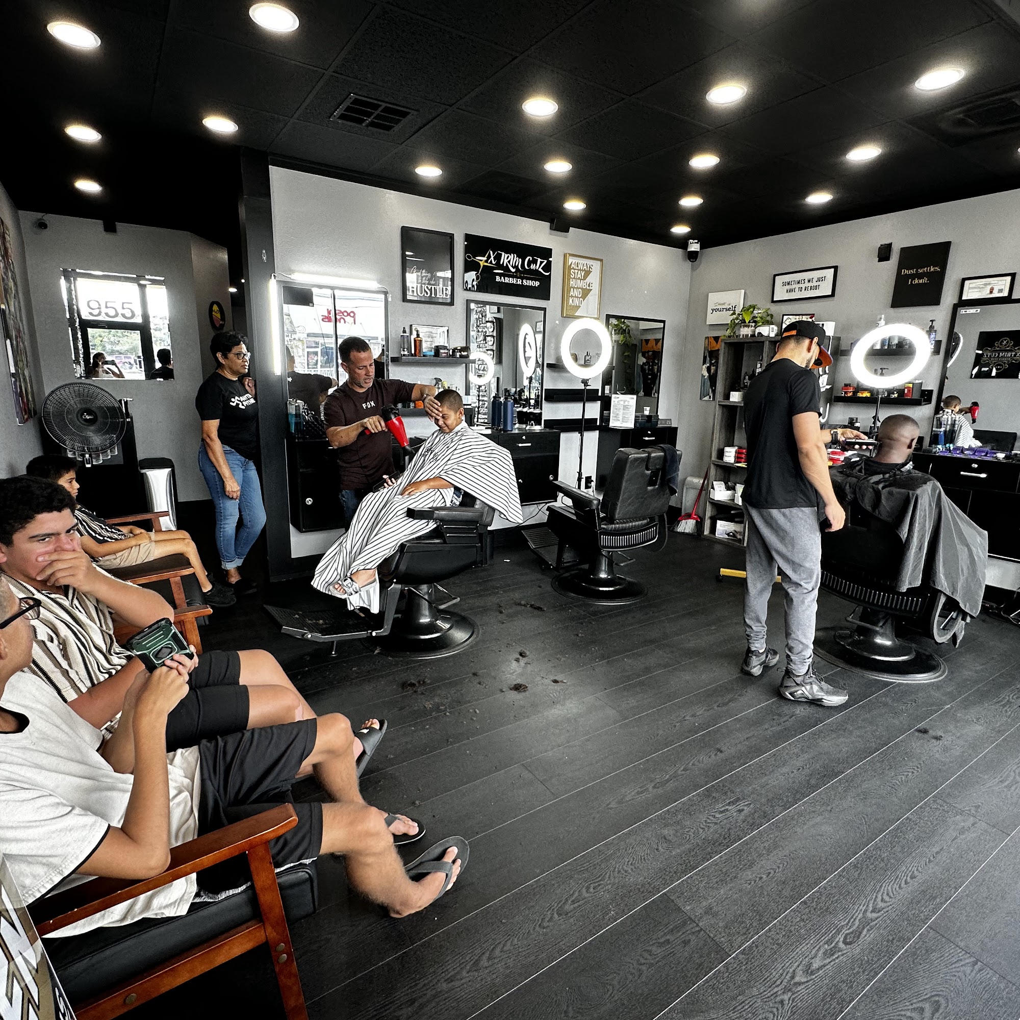 Xtrimcutz BARBERSHOP 955 S Orlando Ave, Winter Park Florida 32789