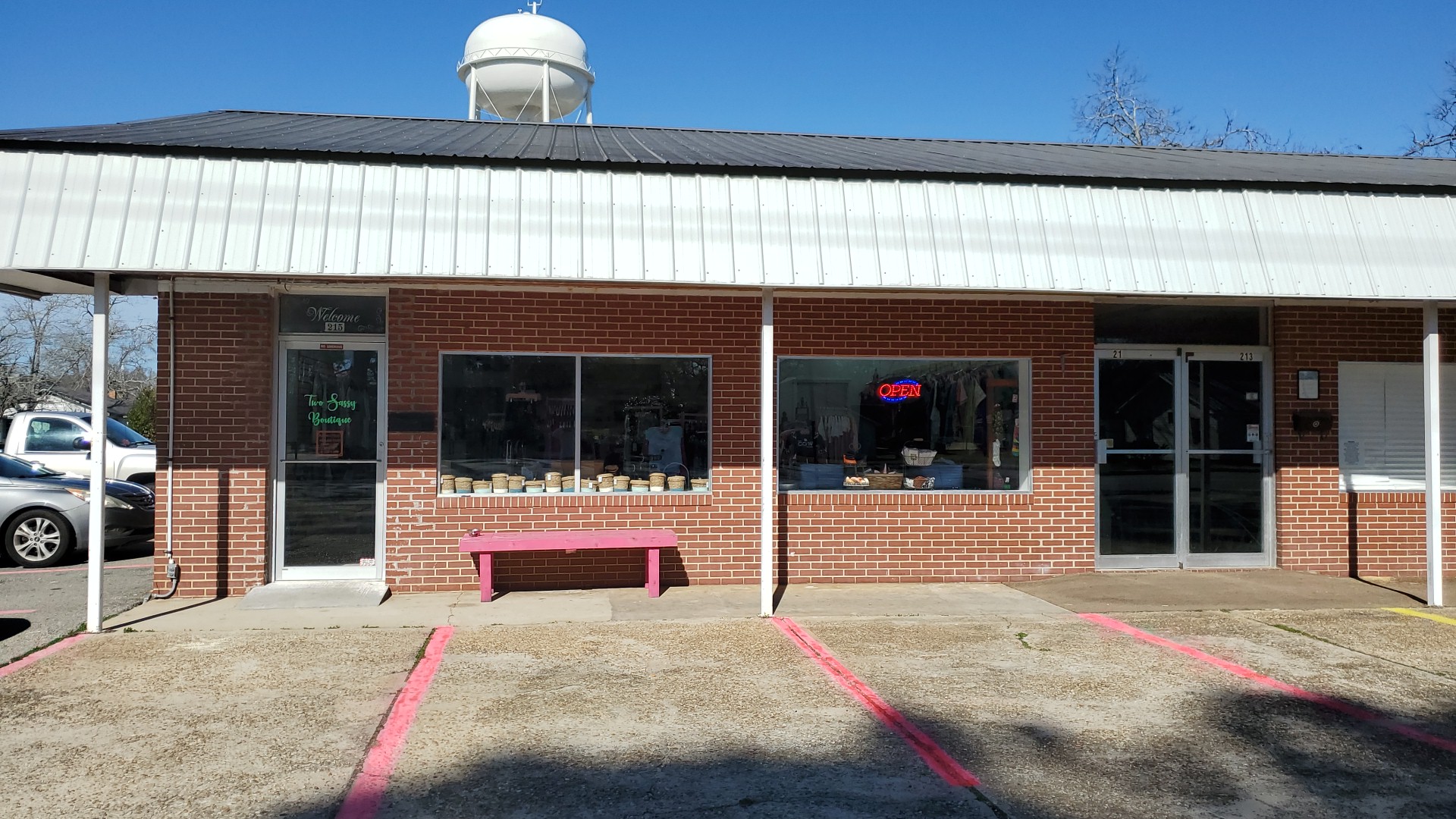 Two Sassy Boutique Alma