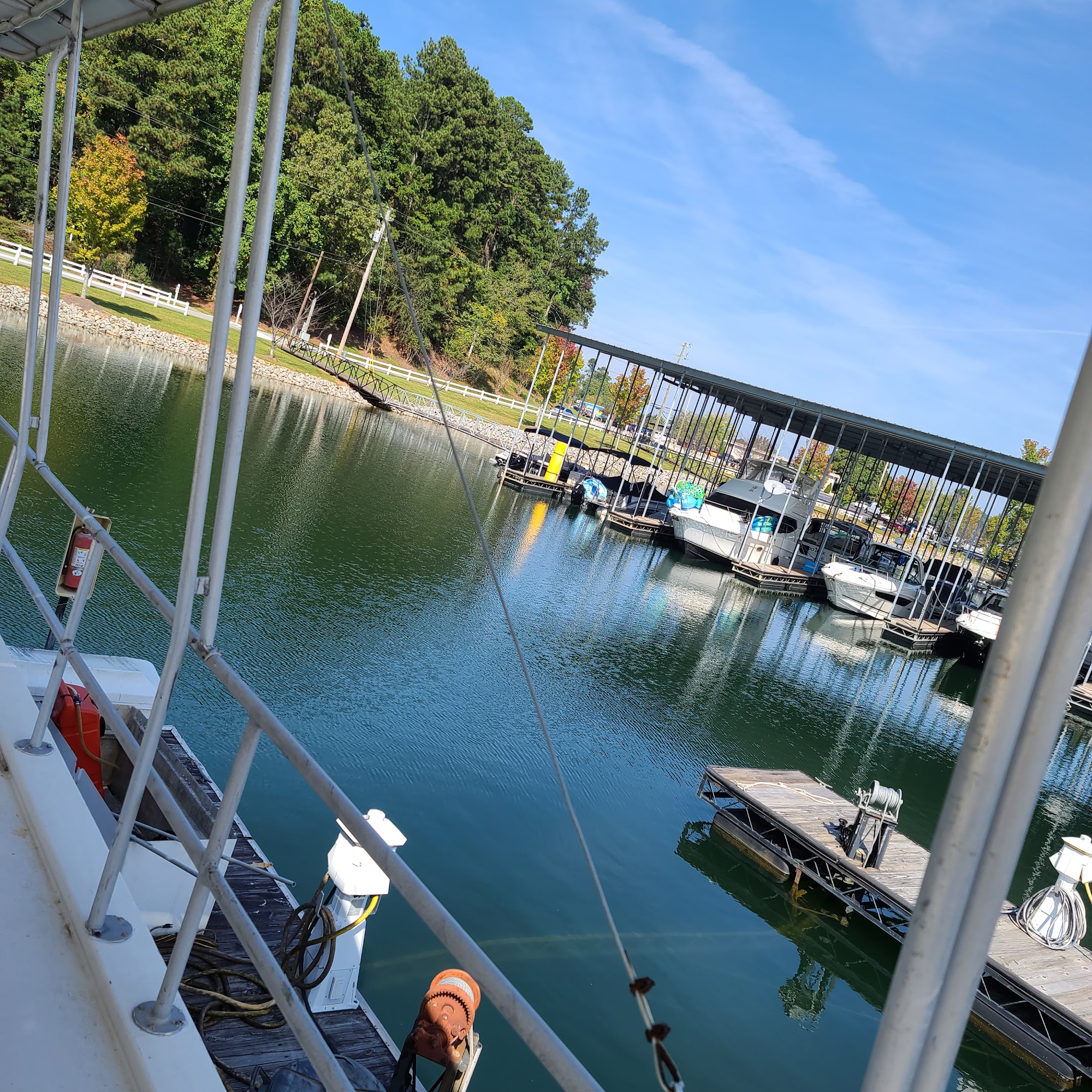 Houseboats on Lanier Buford