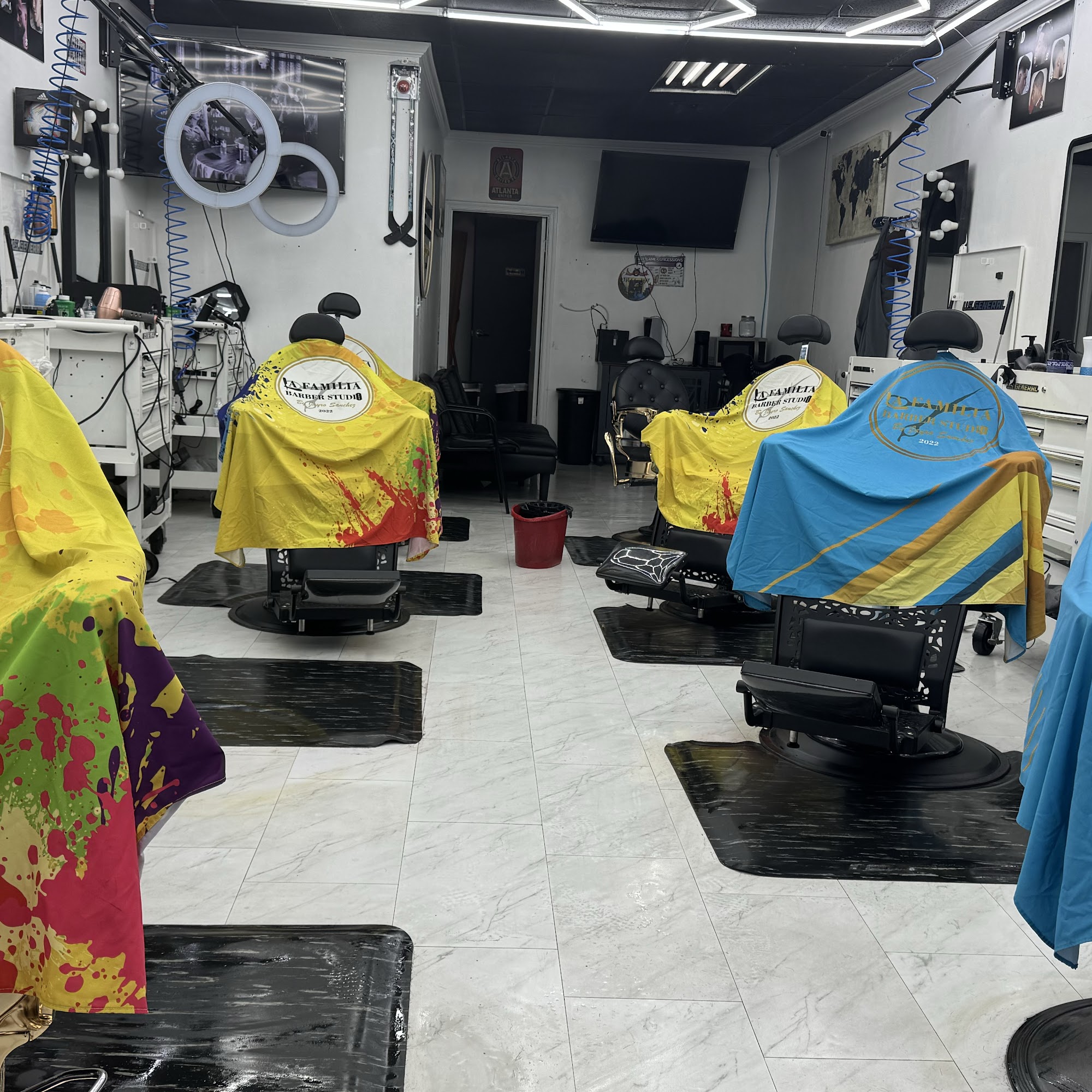 La Familia Barber Studio