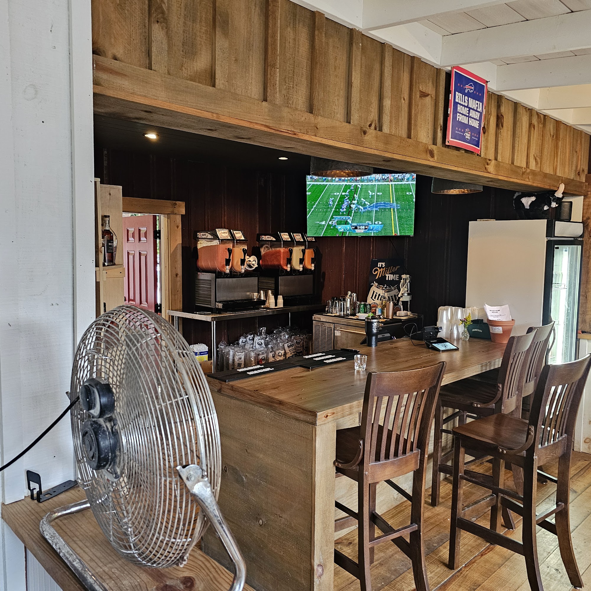 Billy Goat Island Pizza Bar 93 Shoreline Trail, Clarkesville