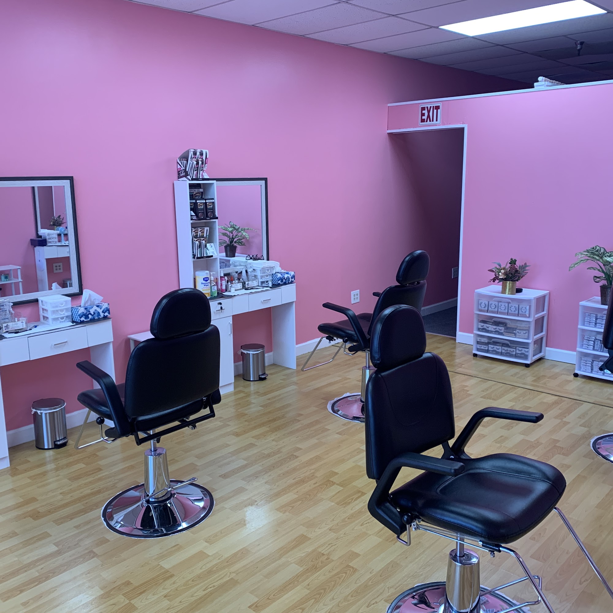 Geeta's Eyebrow Threading