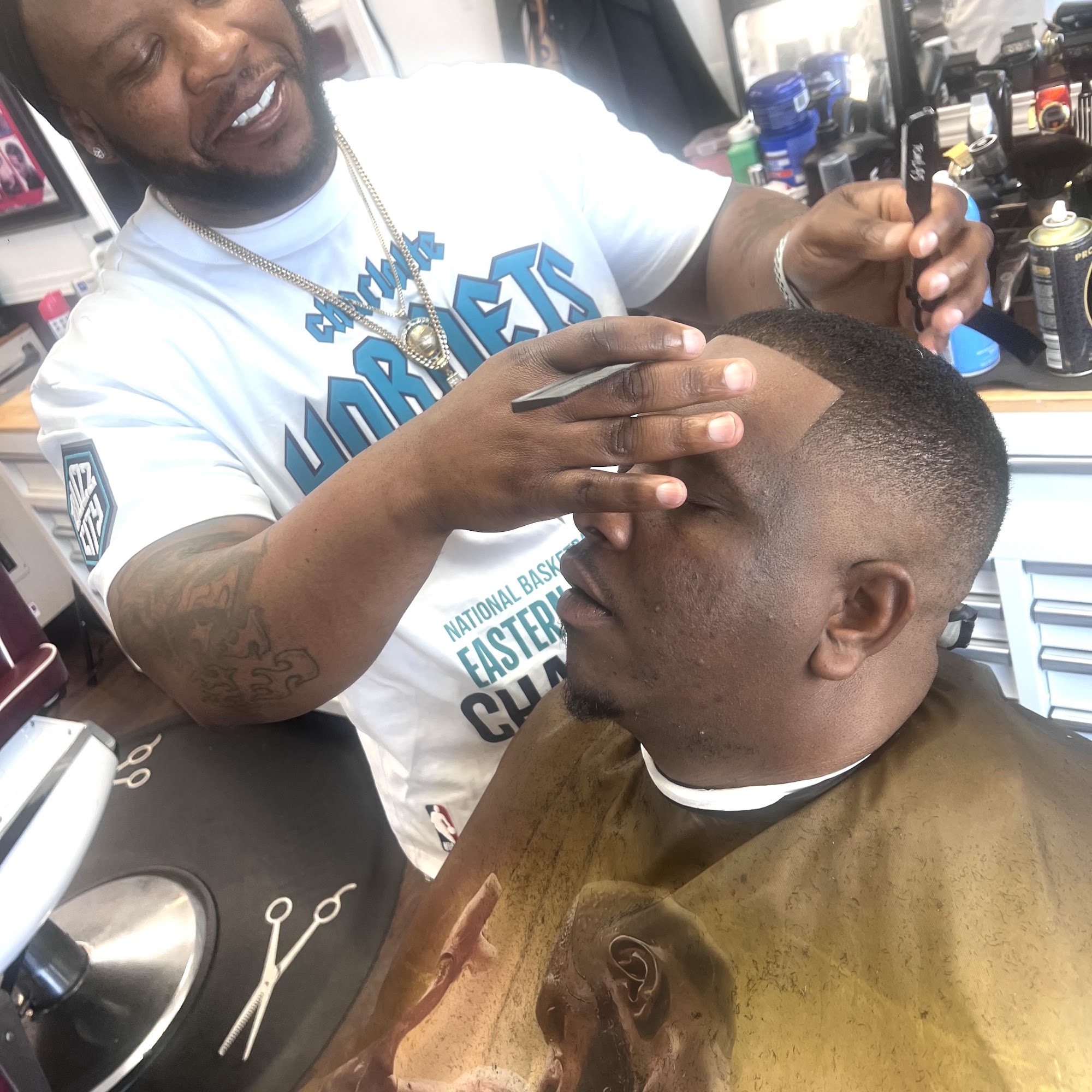 Maurice luxury unisex barbershop