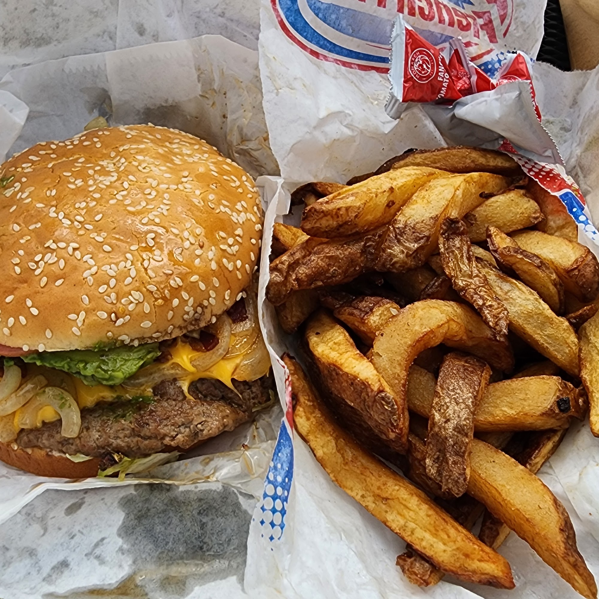 WILLIES FAMOUS Burger & Fries Dalton