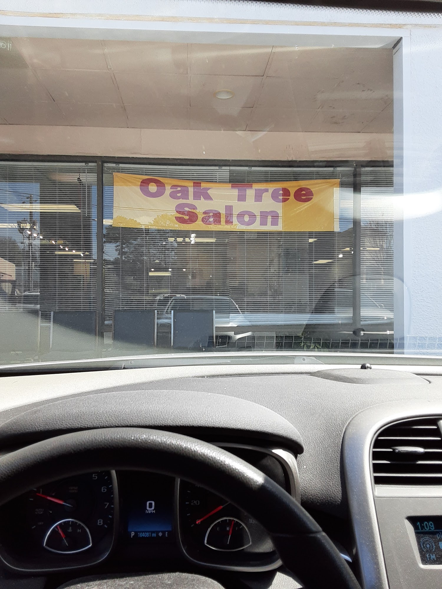 Oaktree Salon