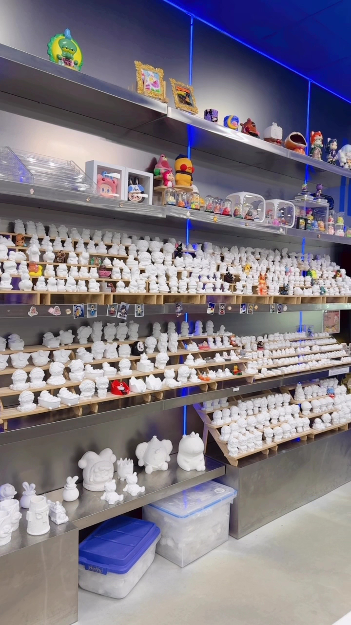 Incha Duluth - Duck Ink Figurine Painting & Boba