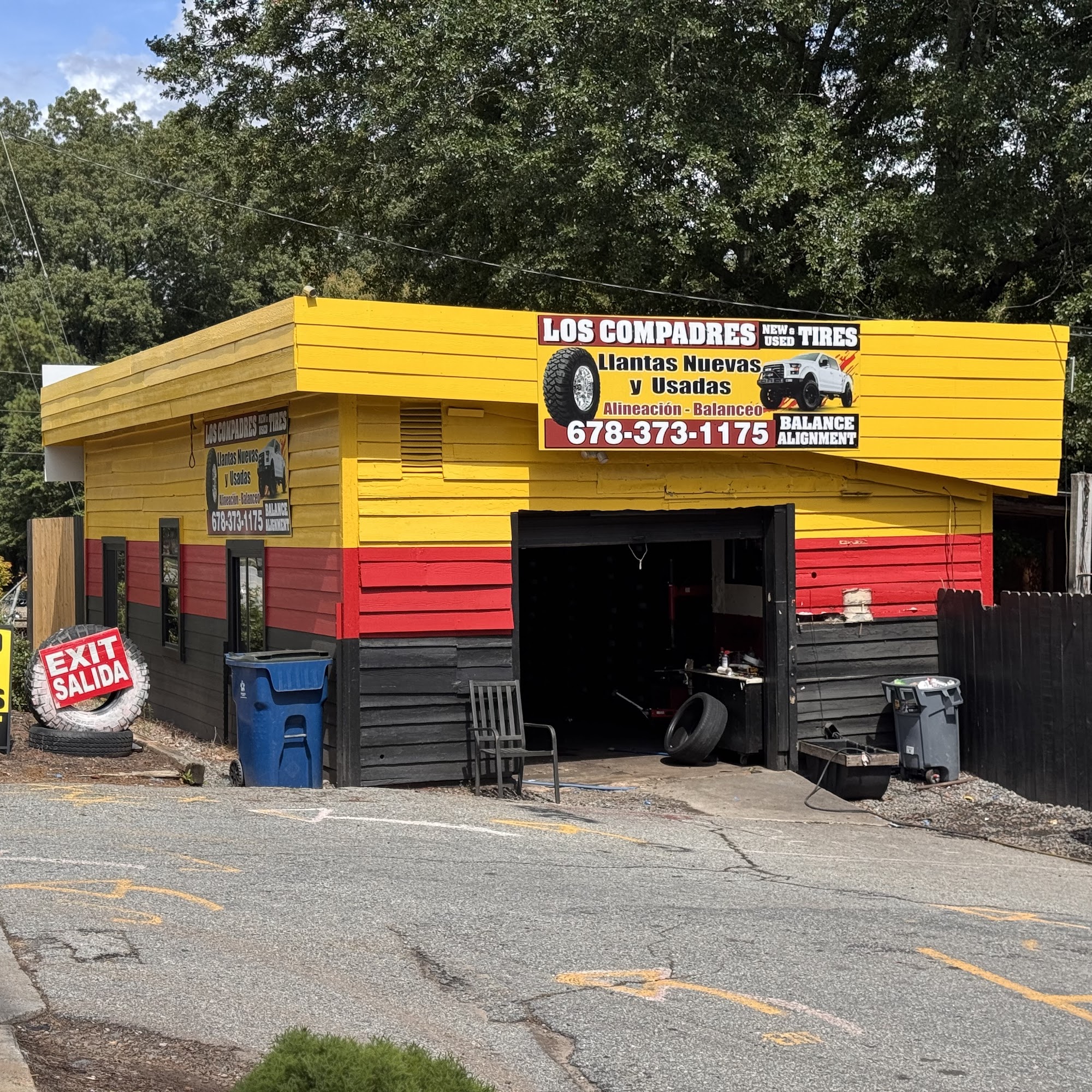 Los Compadres Tires