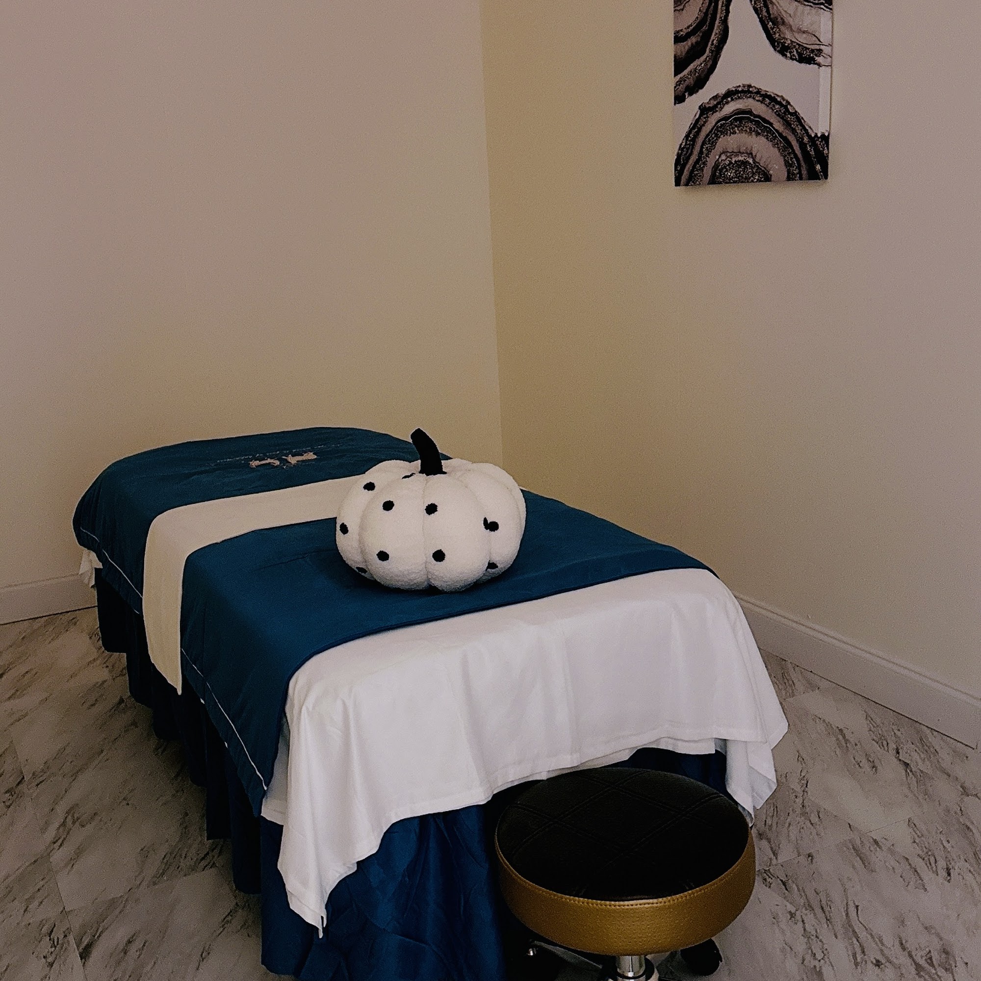 New life massage 4195 Pleasant Hill Rd suite d, Duluth Georgia 30096