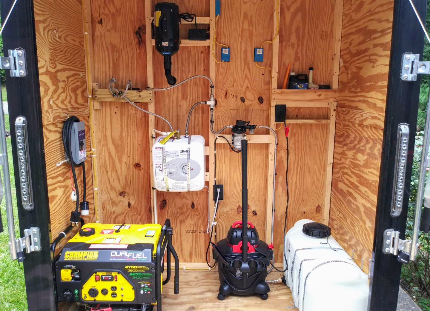 Howlin Wheels Grooming Gray