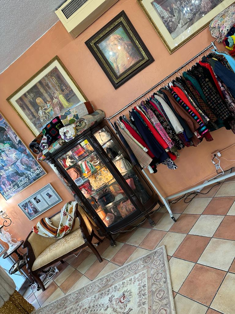 Elizabeths Vintage Boutique