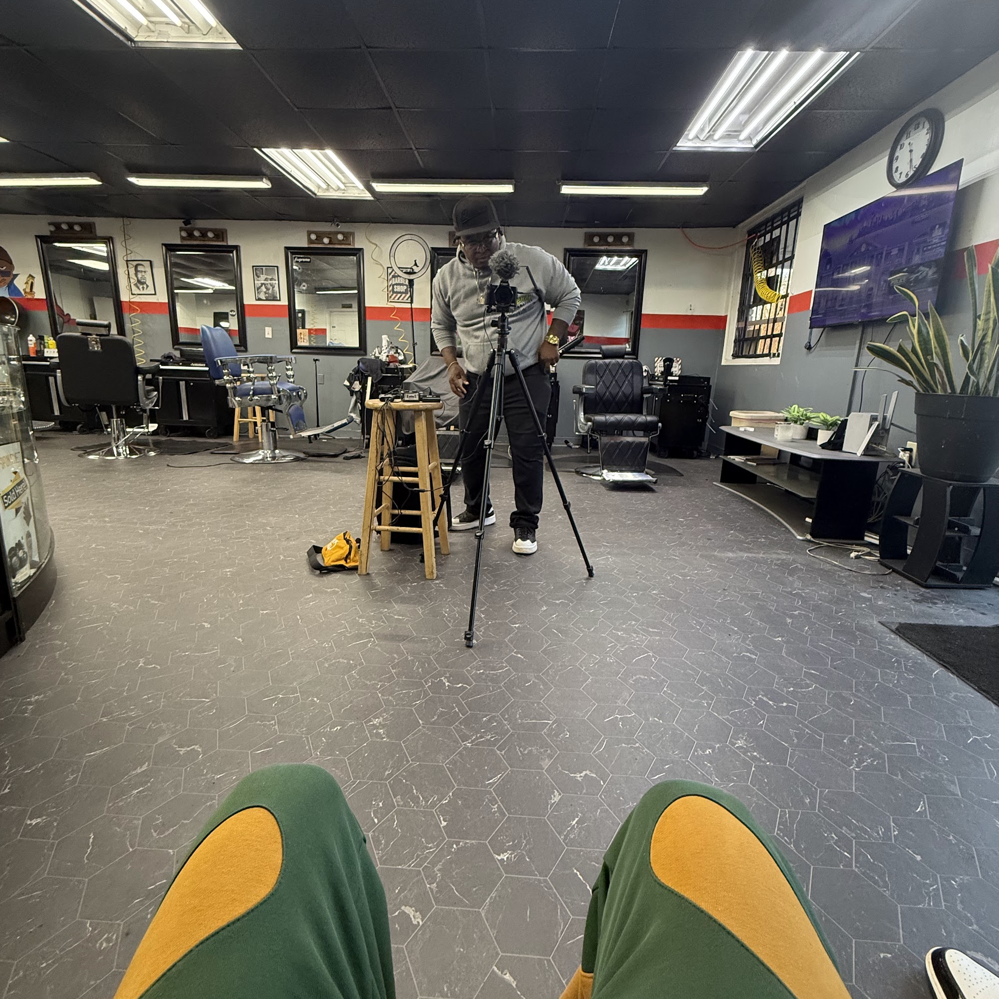 Diamond Cuts 2 Barber Shop 5655 GA-85, Riverdale Georgia 30274