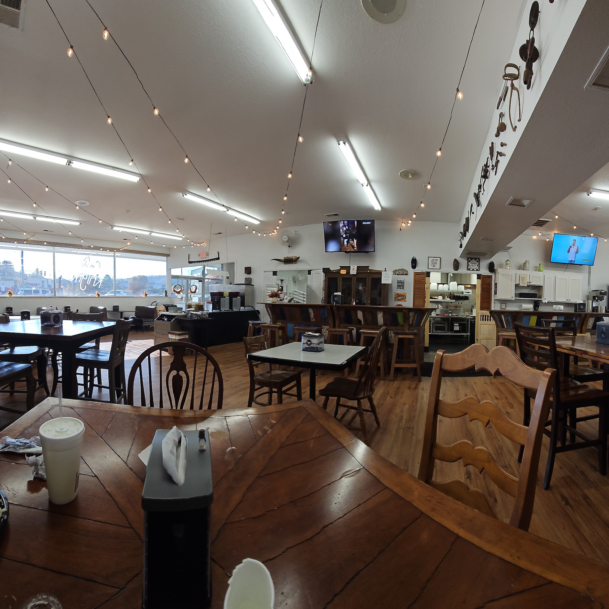 Roy’s Nutz & Buttz 116 N Laurel St, Springfield