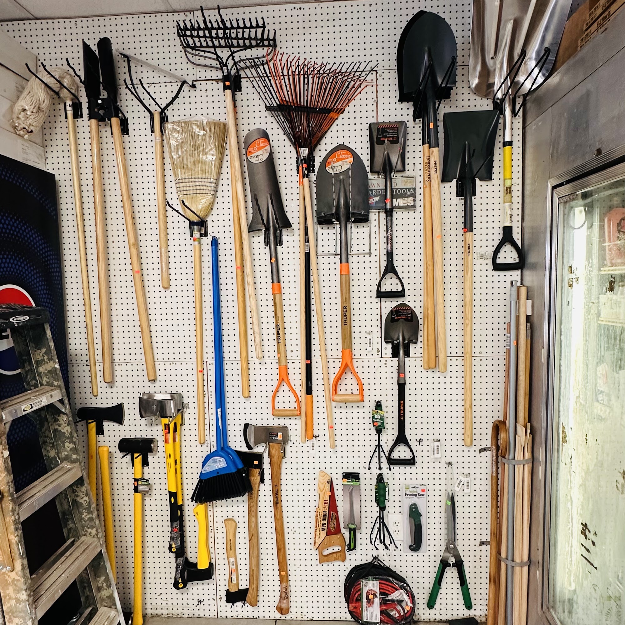 Tignall Food Mart & Hardware Tignall