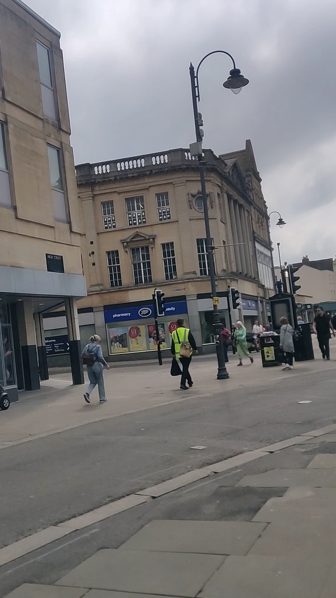 Specsavers Opticians and Audiologists - Cheltenham