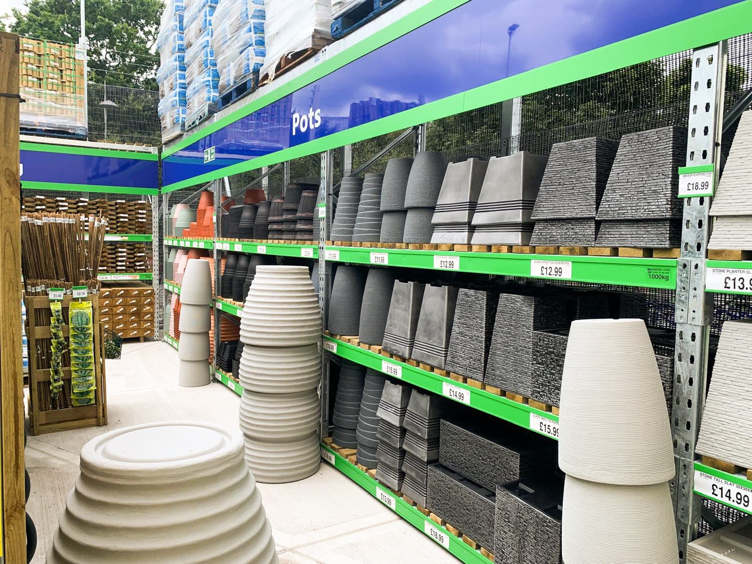 B&M Store