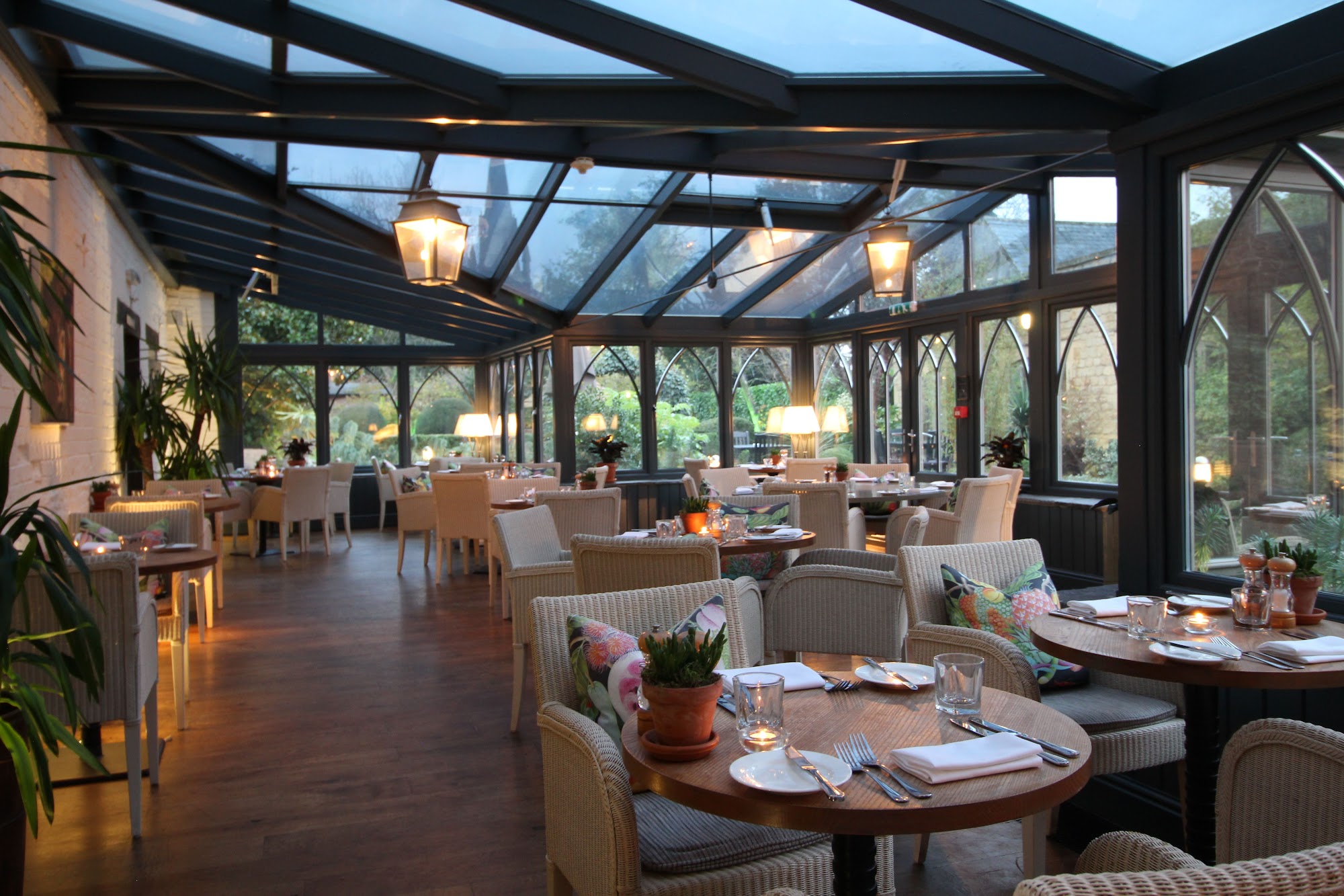 Beagle Bar & Brasserie The Manor House Hotel, High St, Moreton-in-Marsh