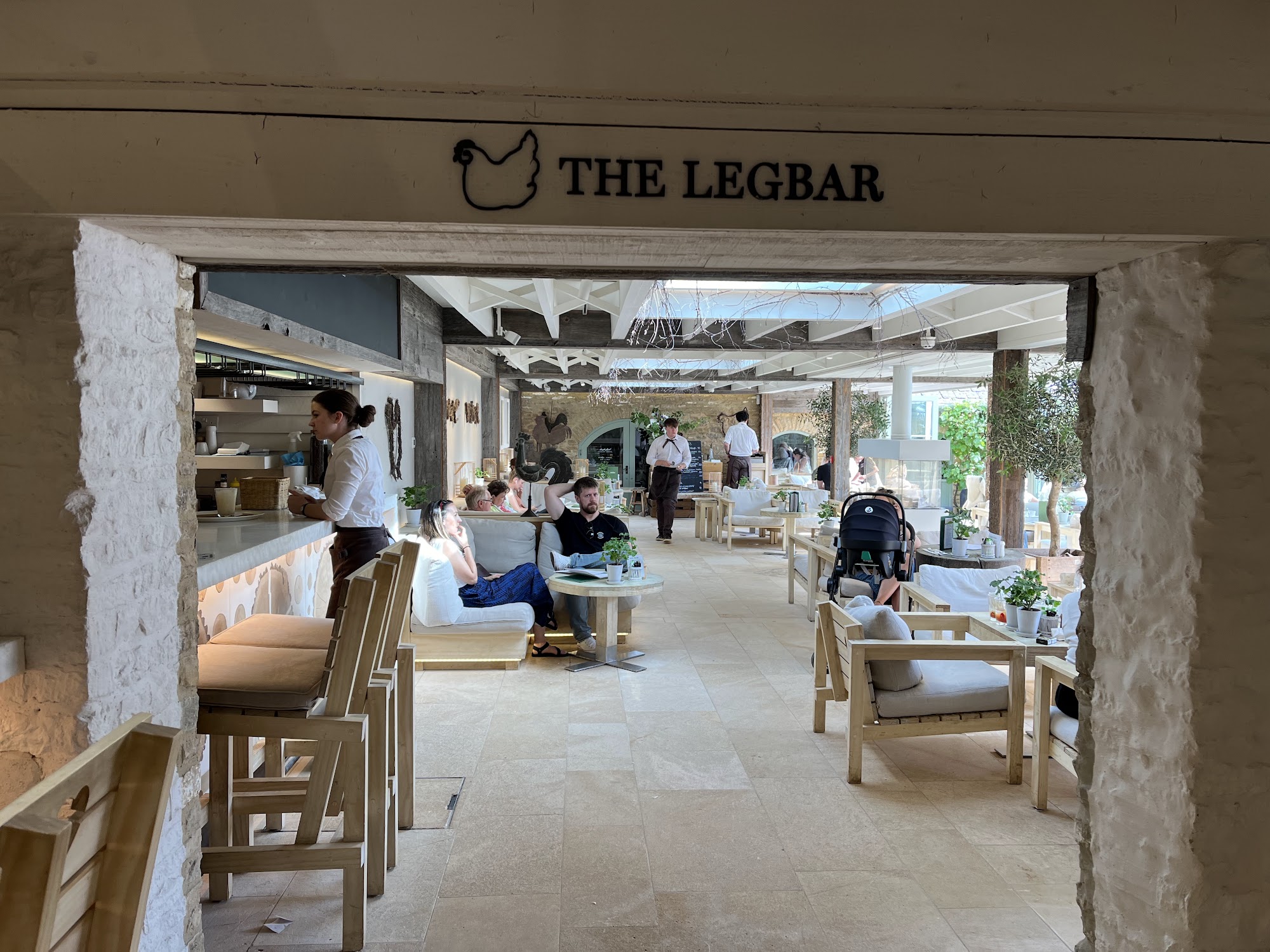 THE LEGBAR Daylesford, Moreton-in-Marsh