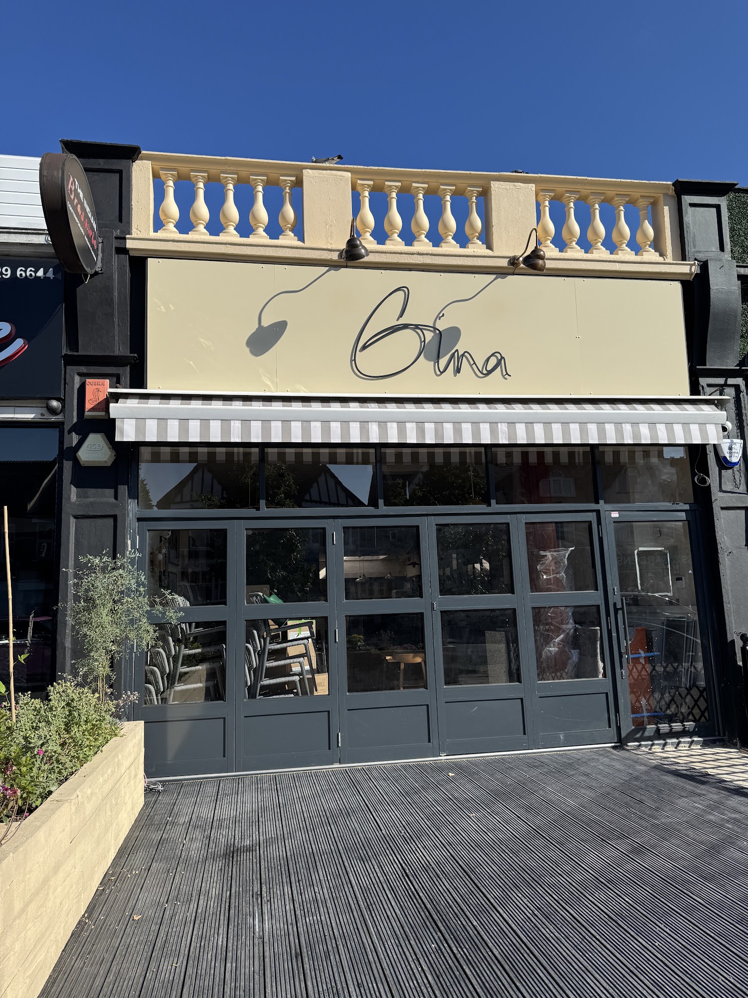 Gina Restaurant 92 Station Rd, London