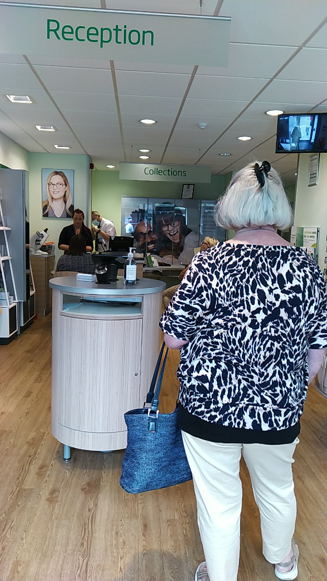Specsavers Opticians and Audiologists - Hyde