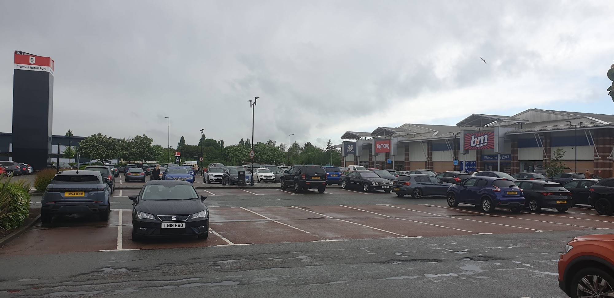 B&M Store