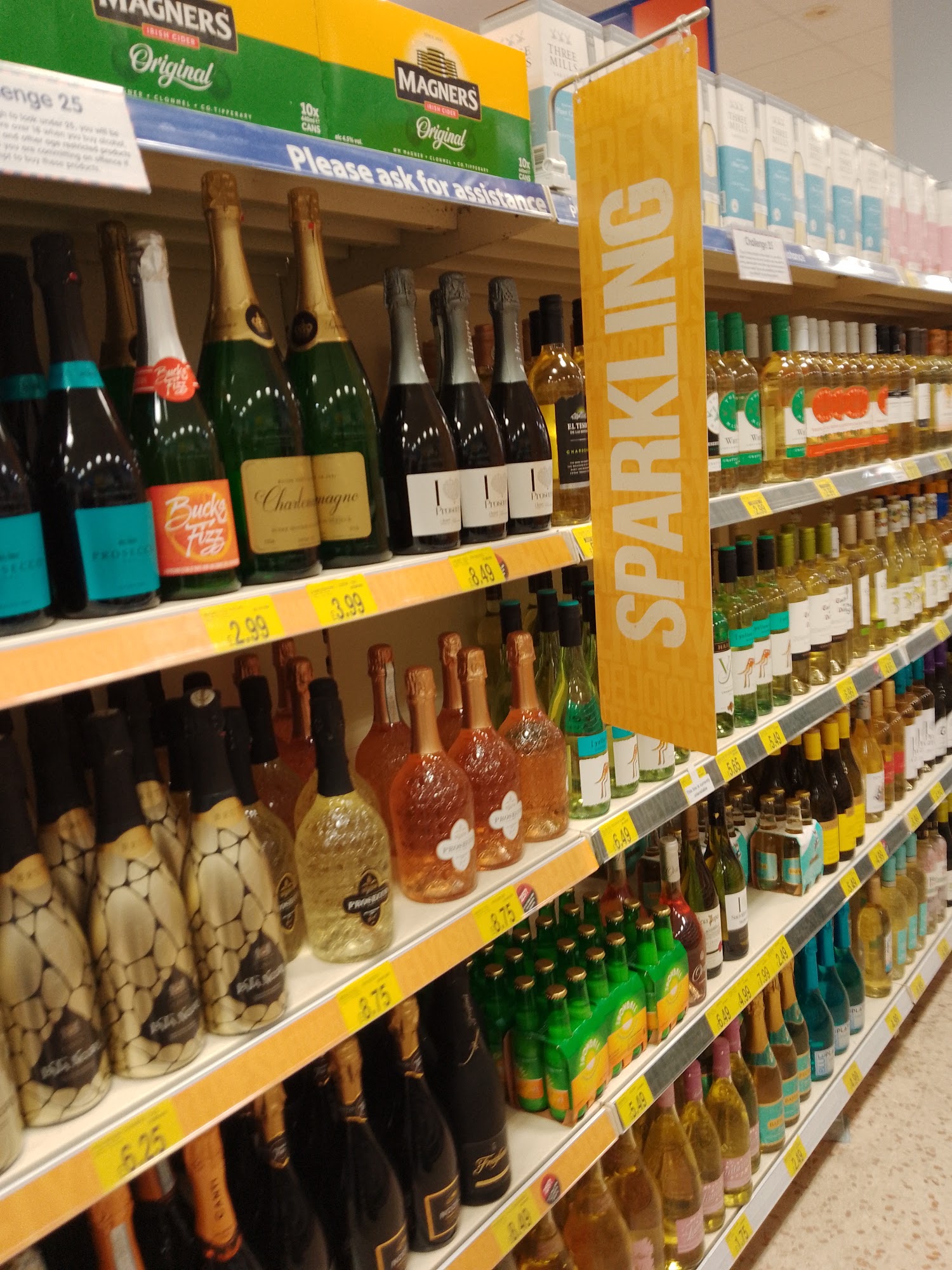 B&M Store