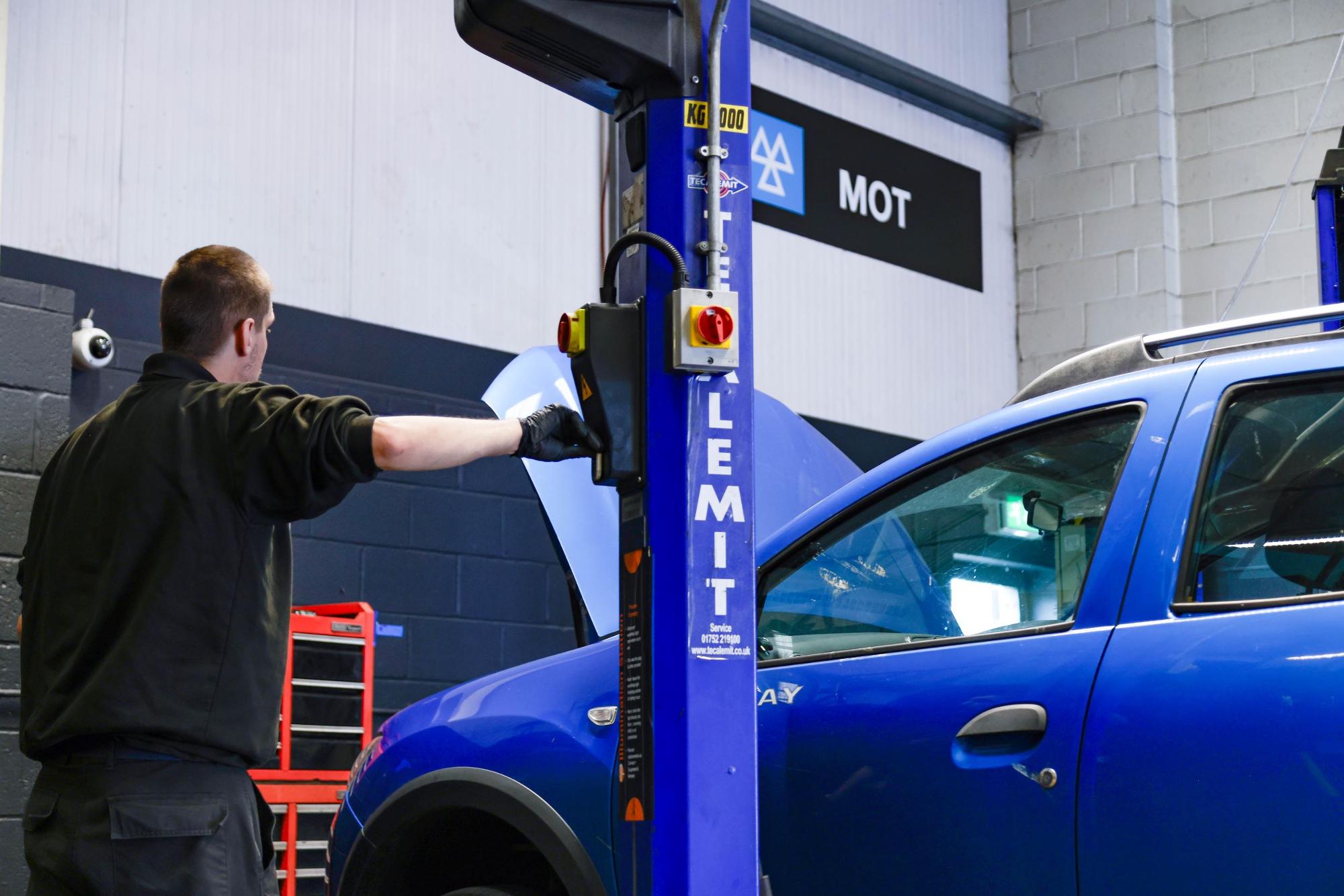 Halfords Autocentre Middleton