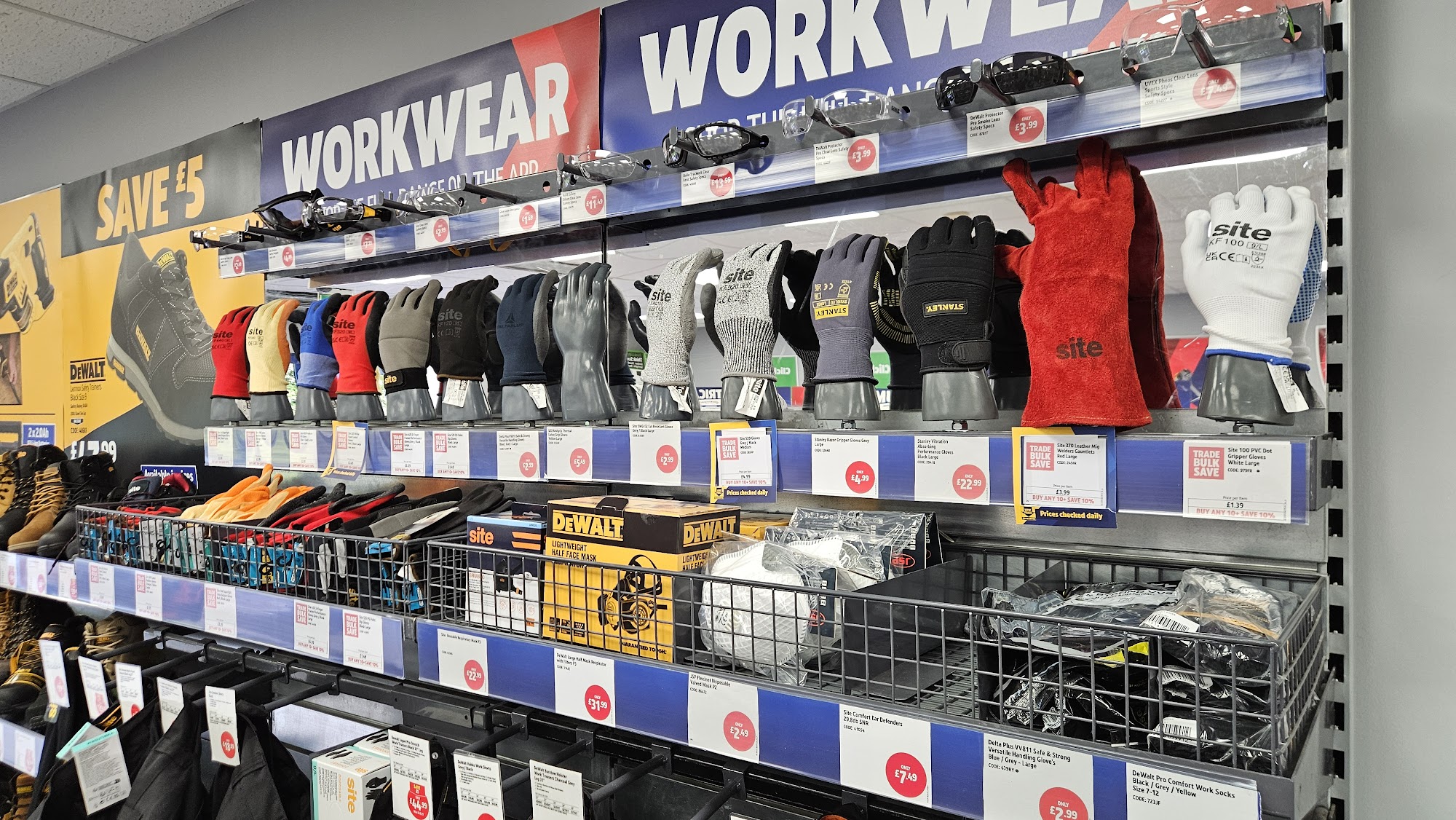 Screwfix Rochdale - Milnrow Road