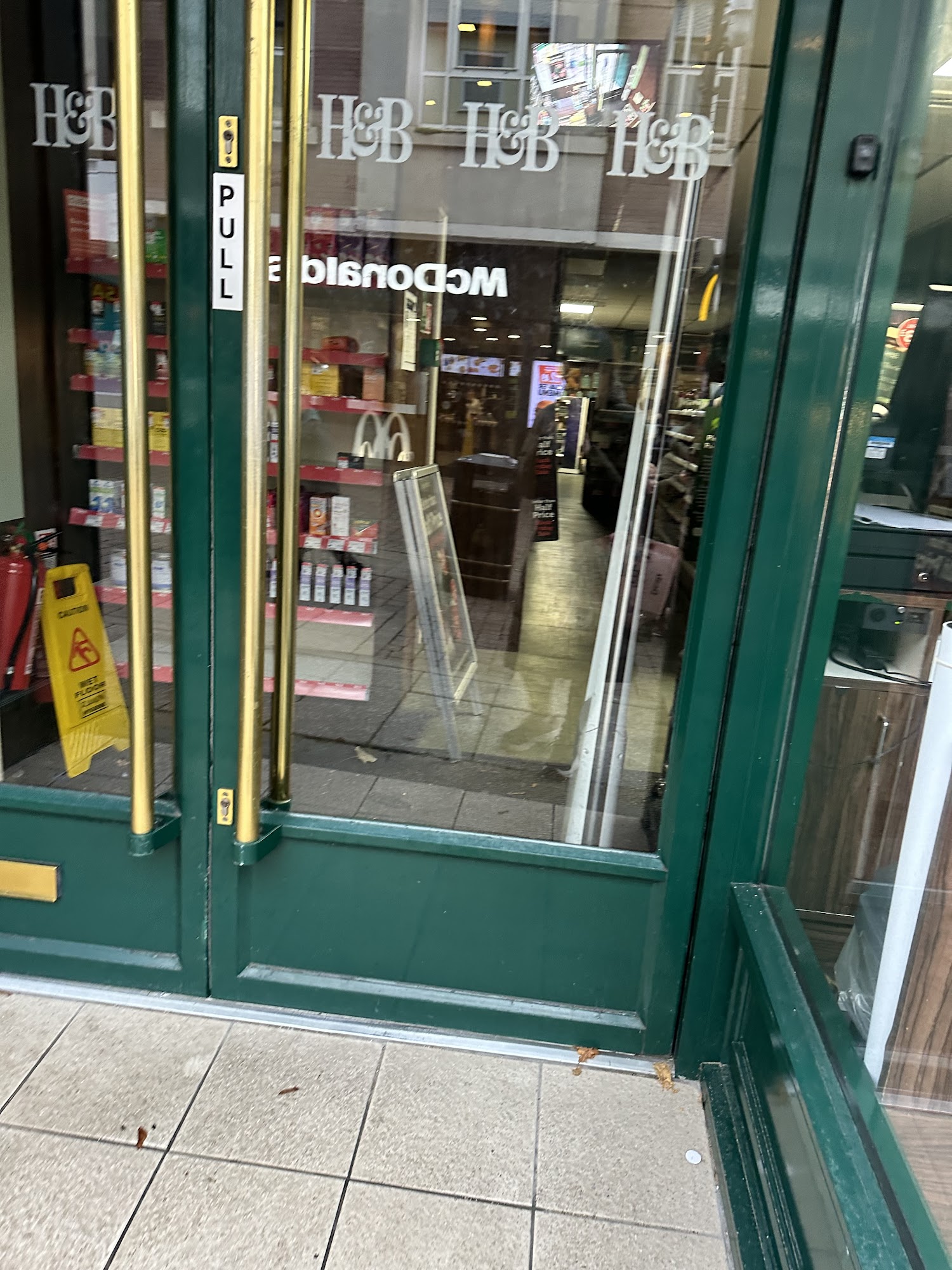 Holland & Barrett - Aldershot