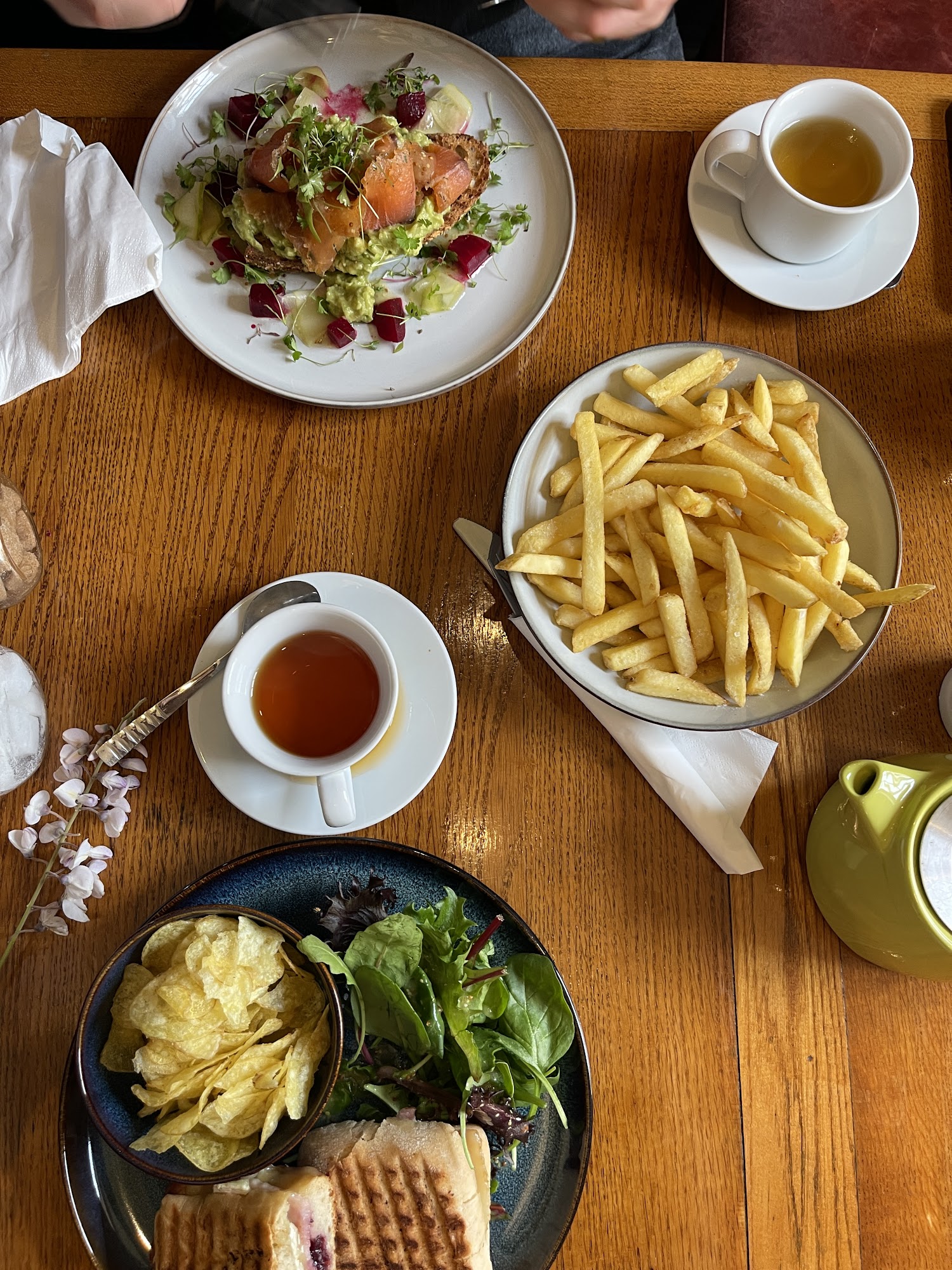 The Ledberry Café & Boutique