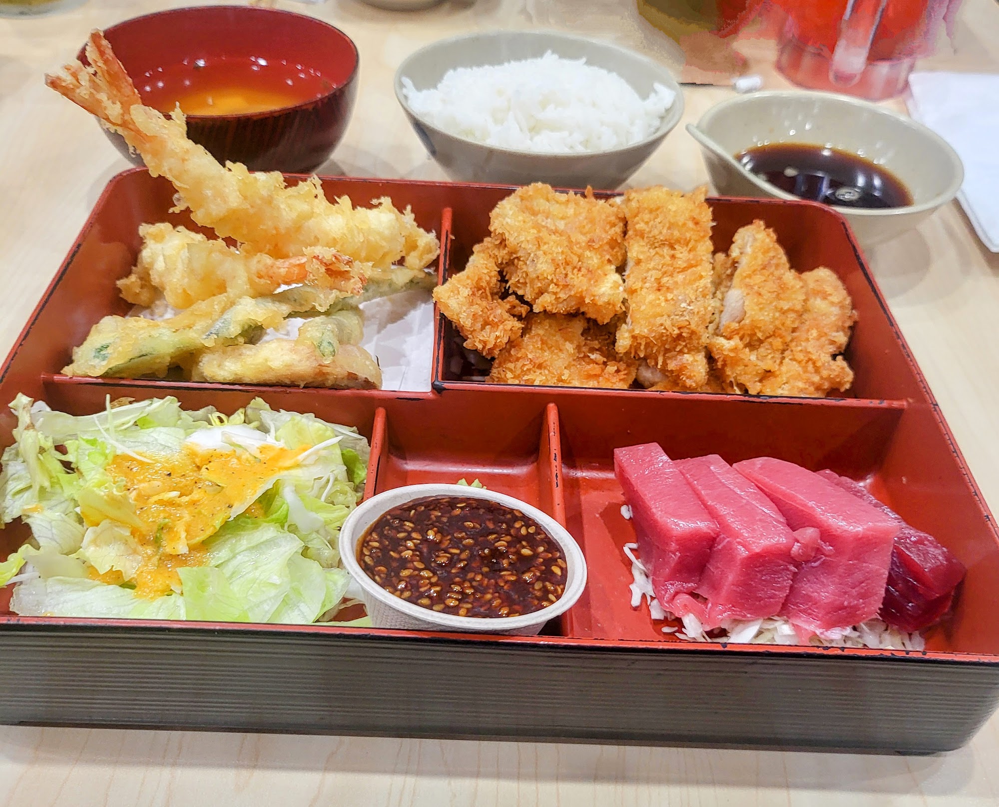 California Beach Rock 'N Sushi Aiea