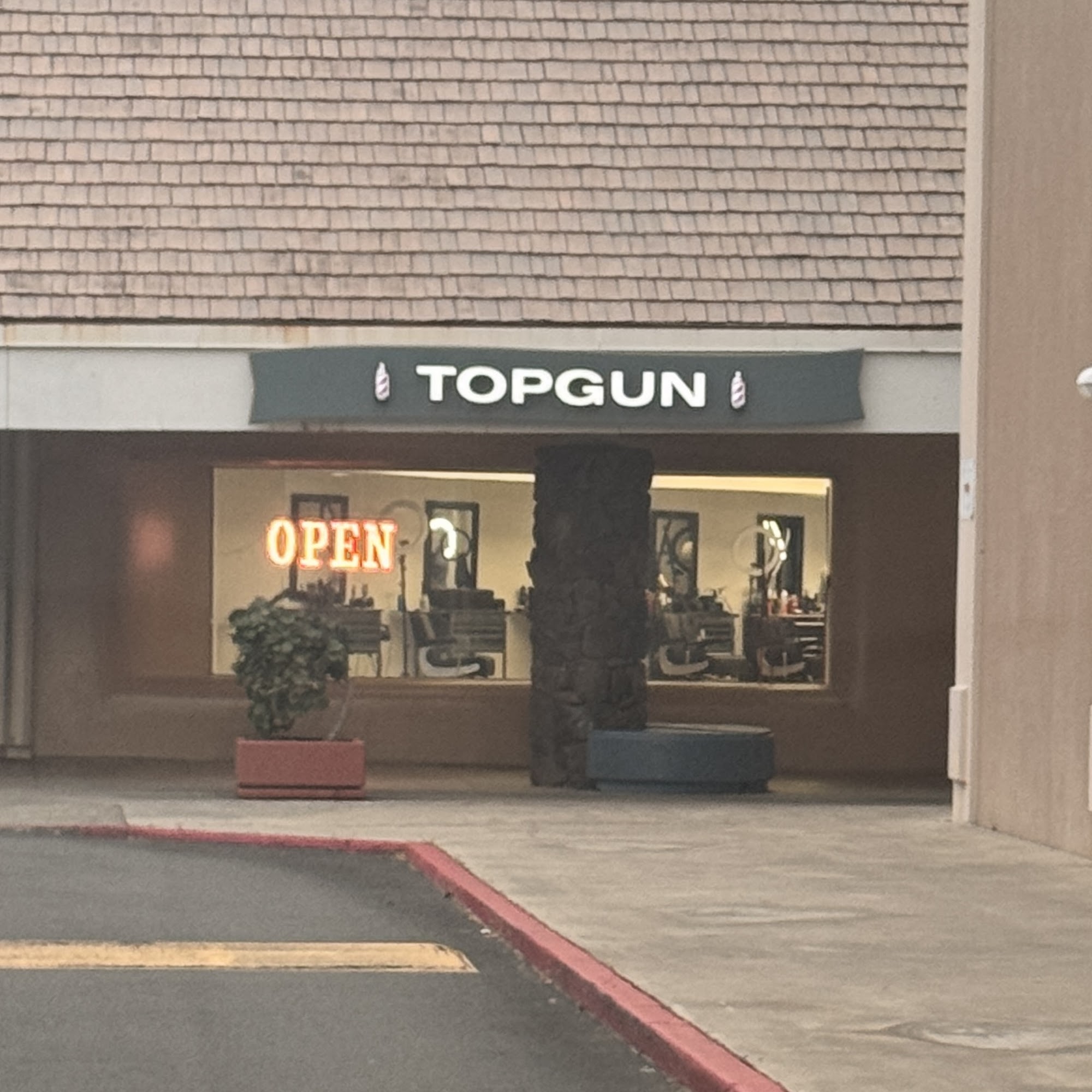 Topgun Barbershop Hawaii Kai 7192 Kalanianaʻole Hwy, Honolulu Hawaii 96825