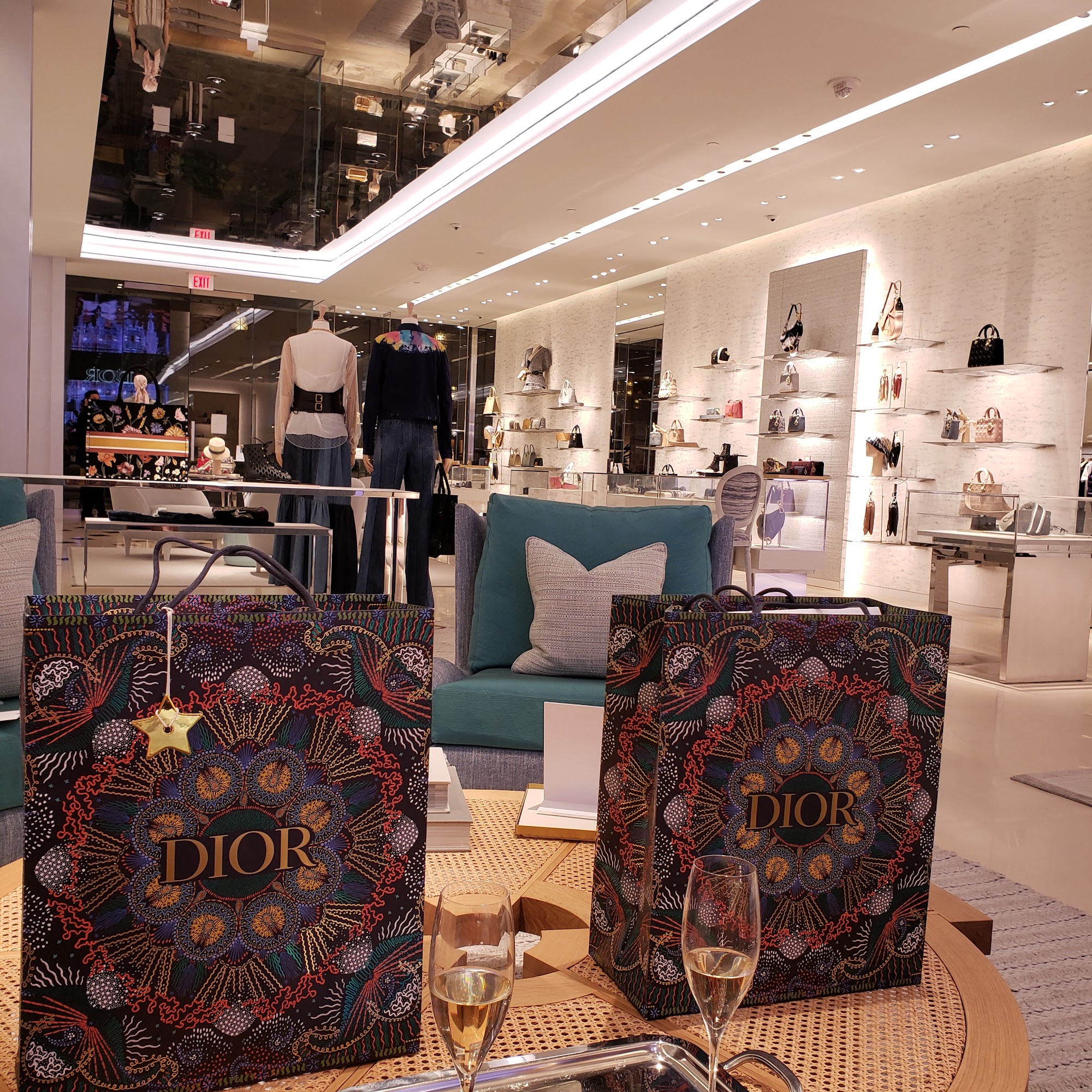 DIOR Hawaii Ala Moana Center Honolulu