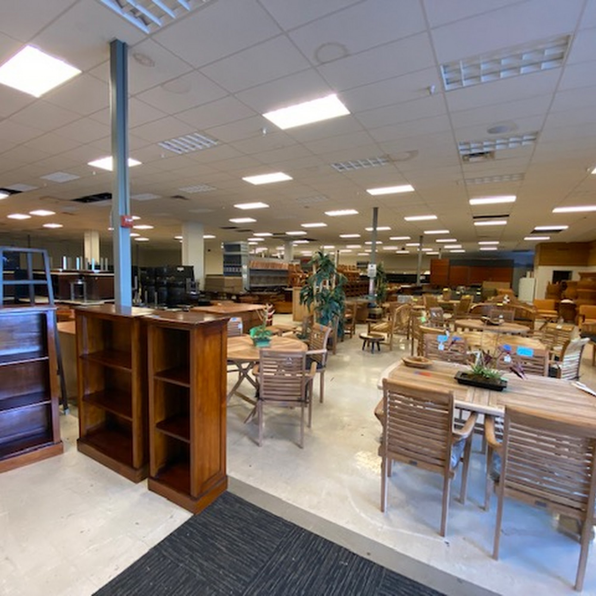 Da Warehouse Imports & Liquidation Lihue