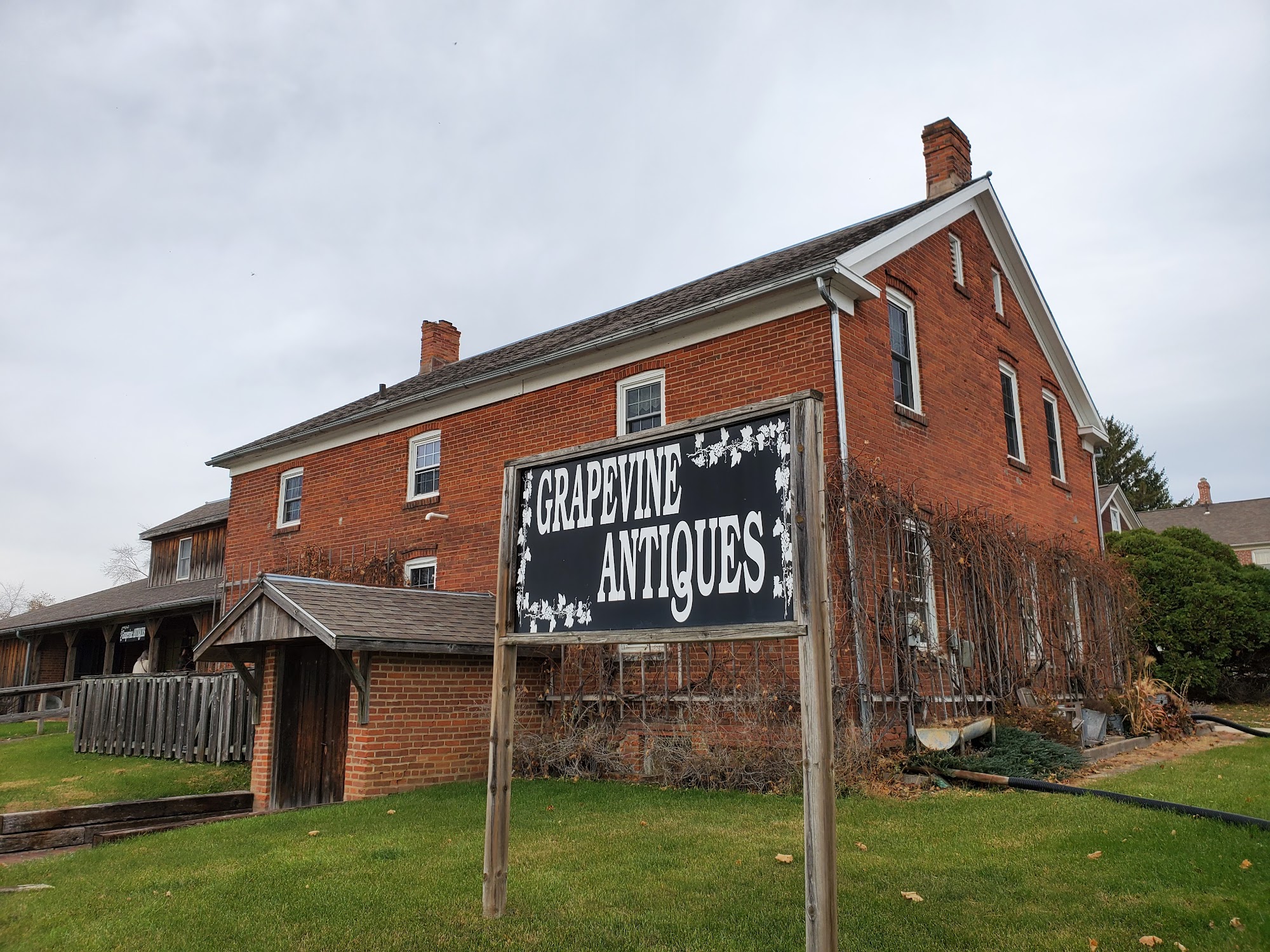 Grapevine Antiques Amana