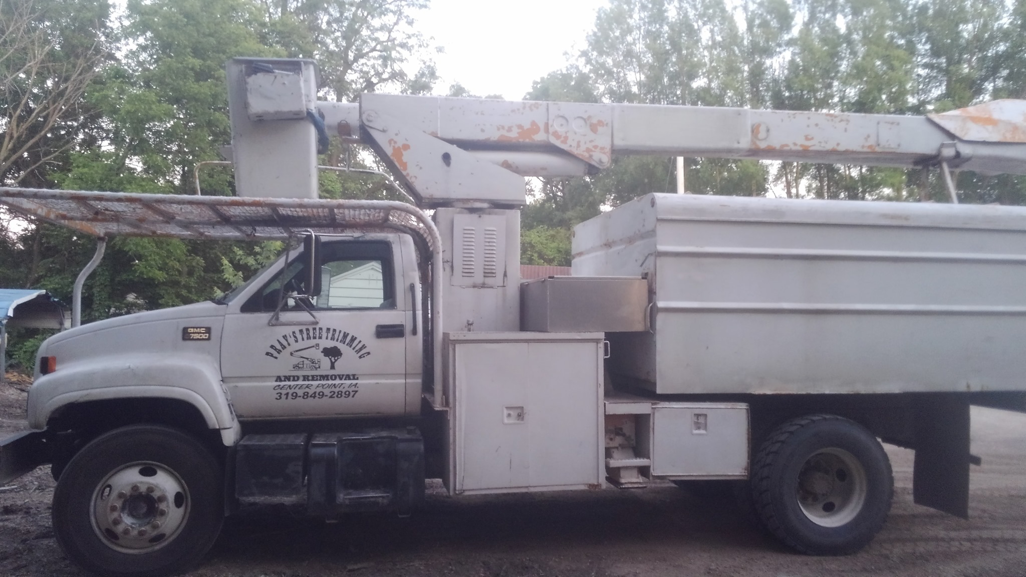 Pray's Tree Services 624 Water St, Center Point Iowa 52213