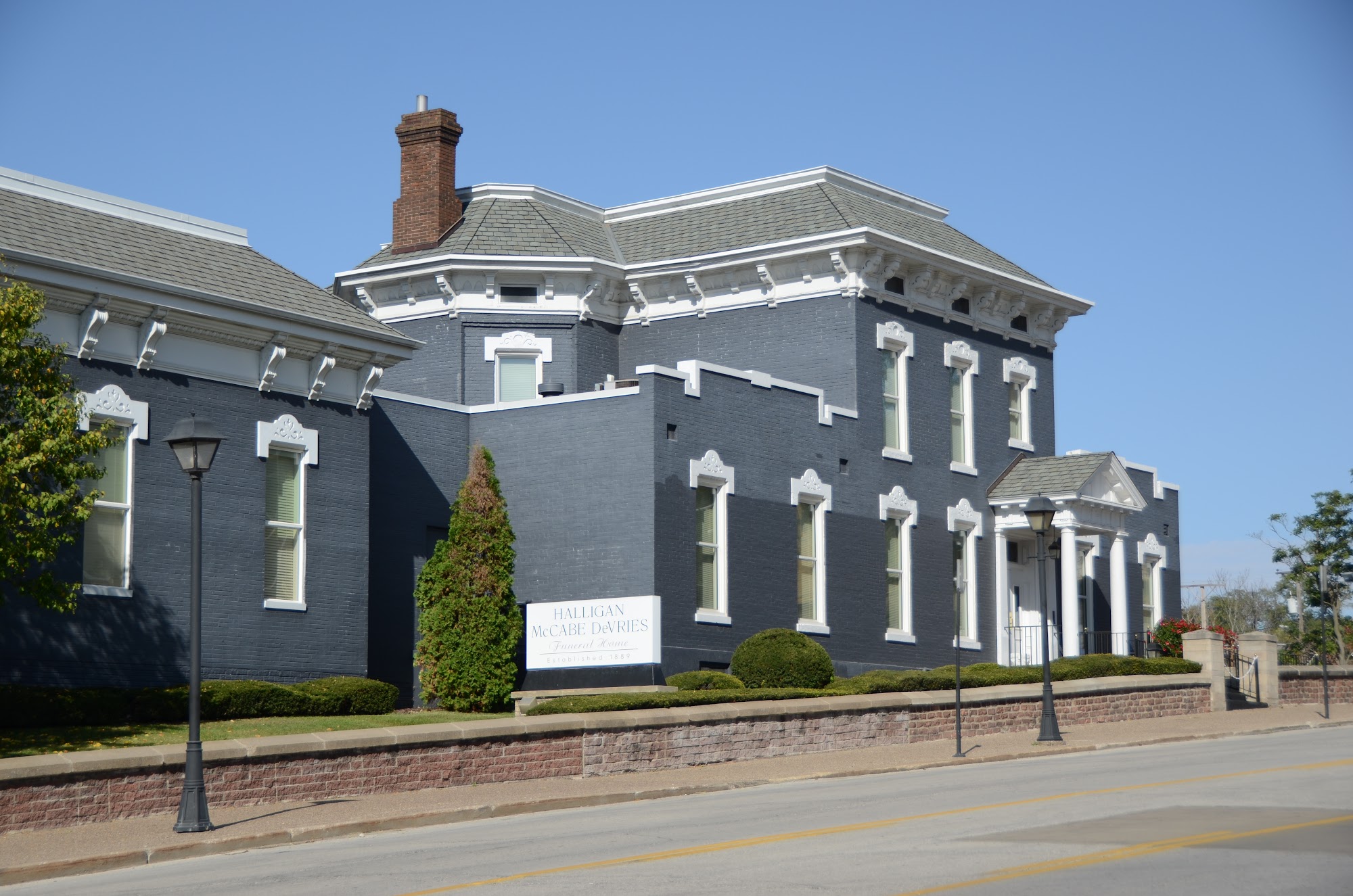 Halligan–McCabe–DeVries Funeral Home Davenport