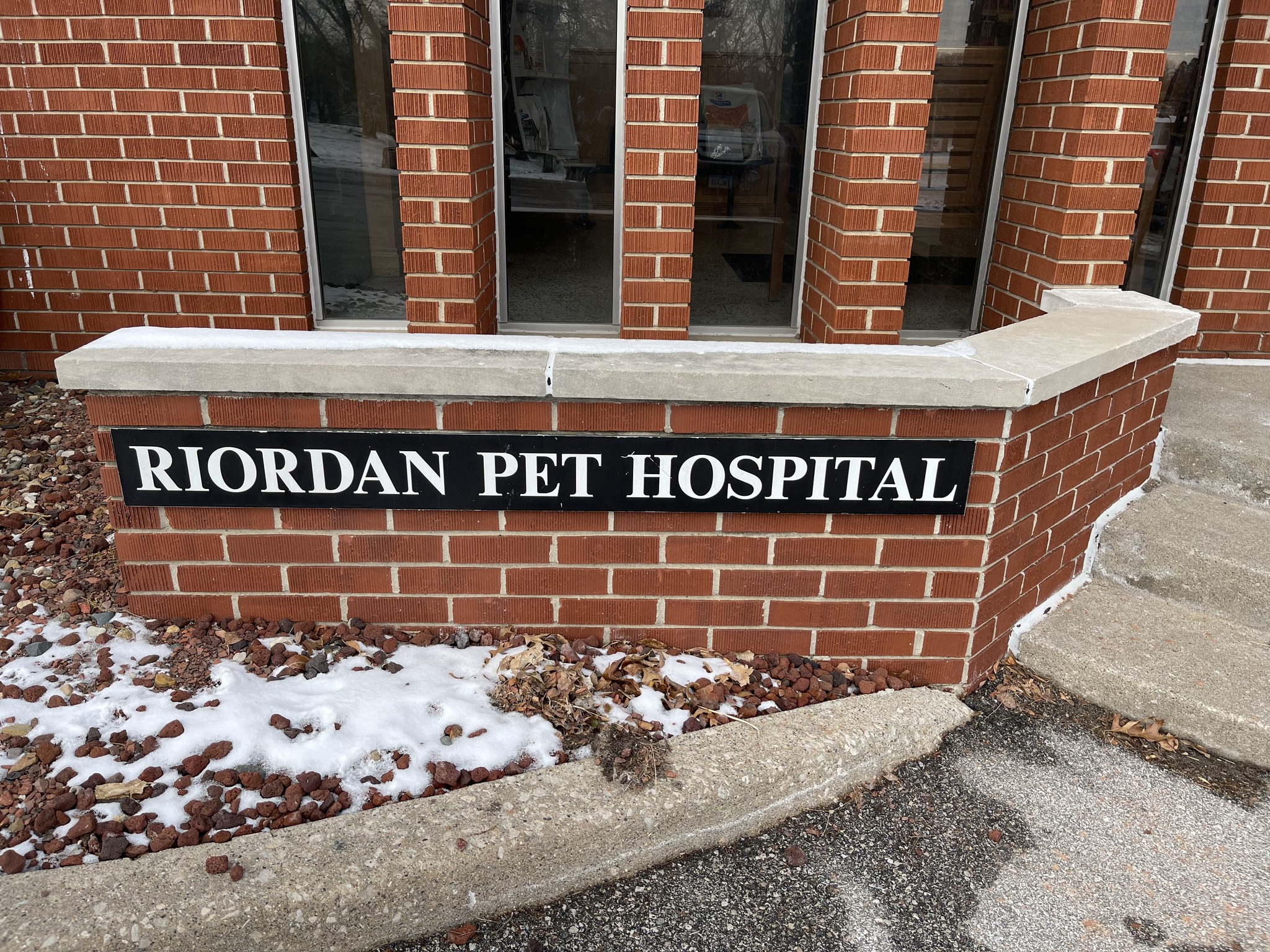 Riordan Pet Hospital: Olds June DVM