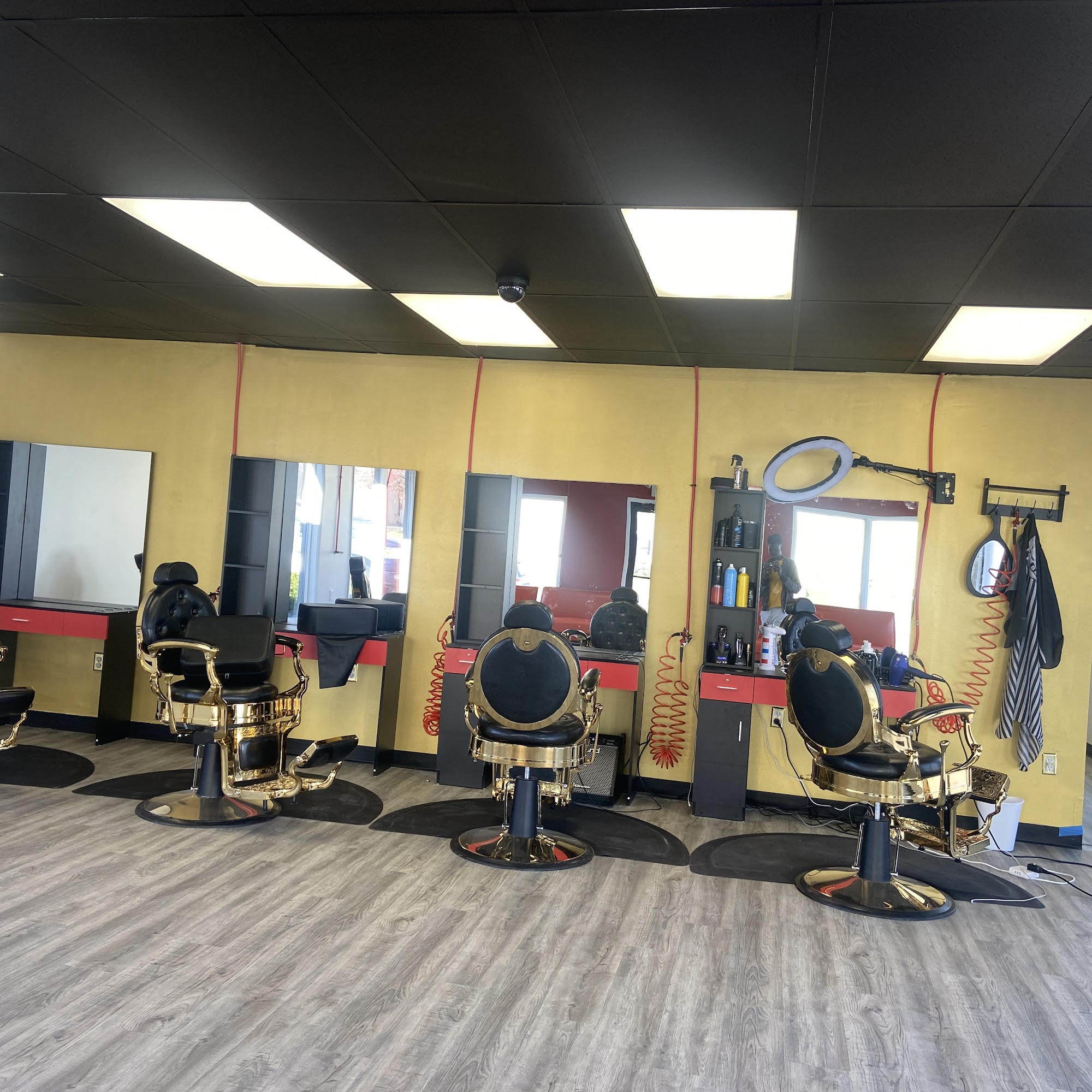 Golden Kutz Barbershop 320 Euclid Ave Suite B, Des Moines Iowa 50313