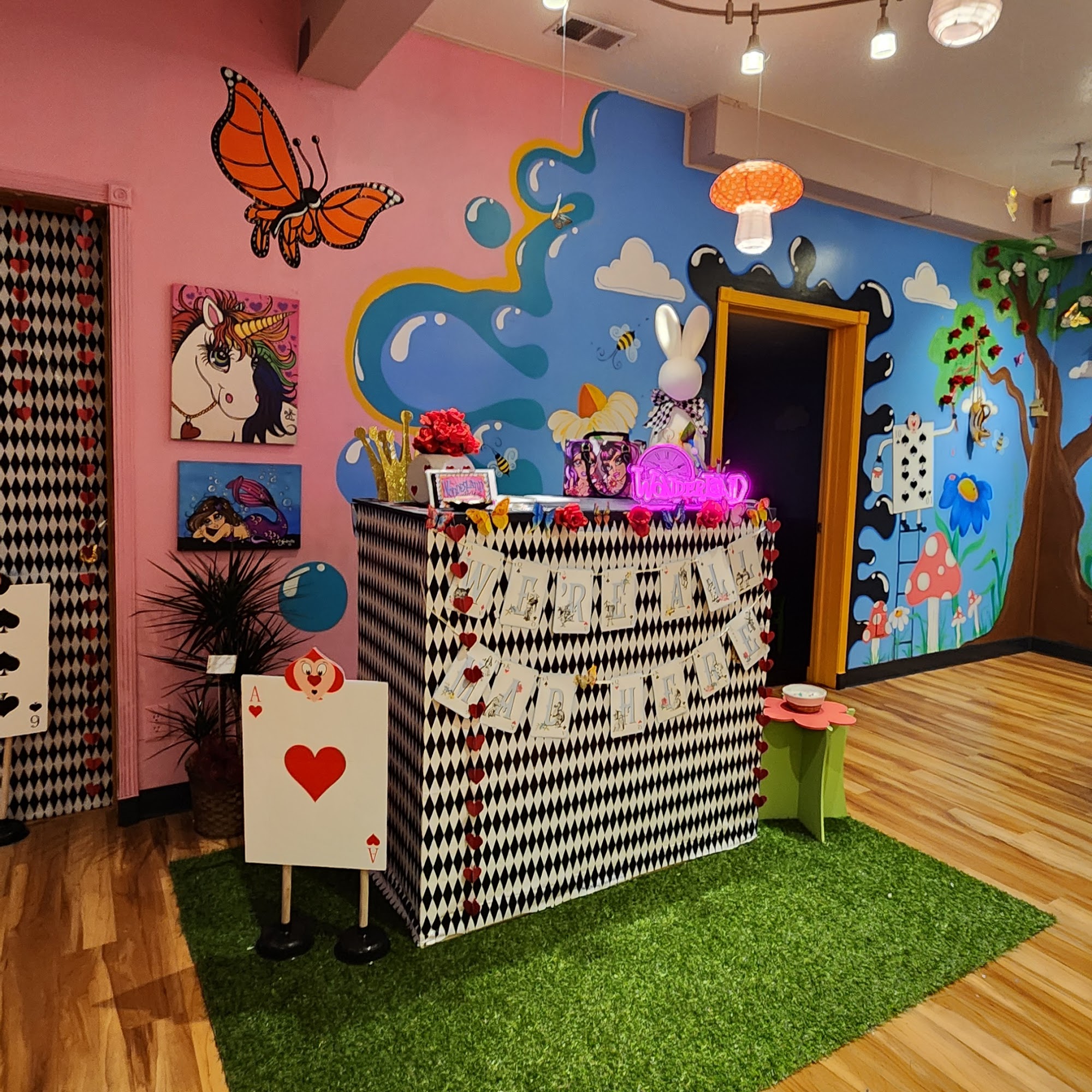 Skinderella's Wonderland Art Collective Le Claire