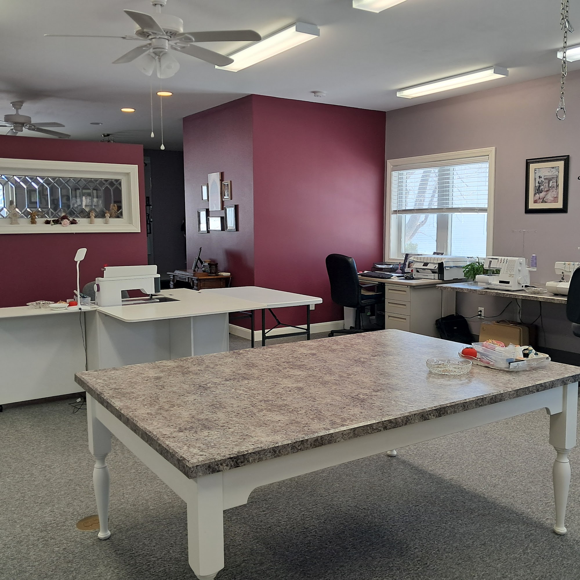 Cutting Edge Alterations 1442 IA-13, Manchester Iowa 52057