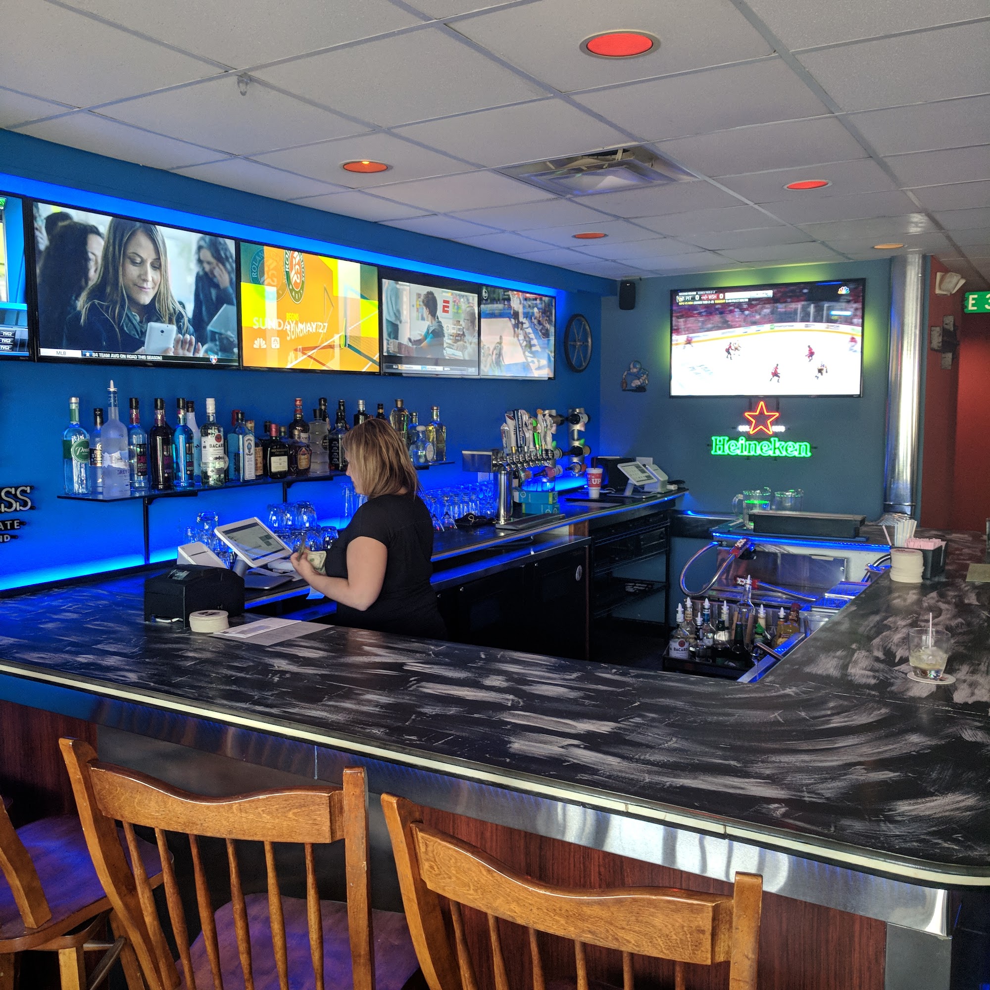 The Hills Bar & Grill Pleasant Hill